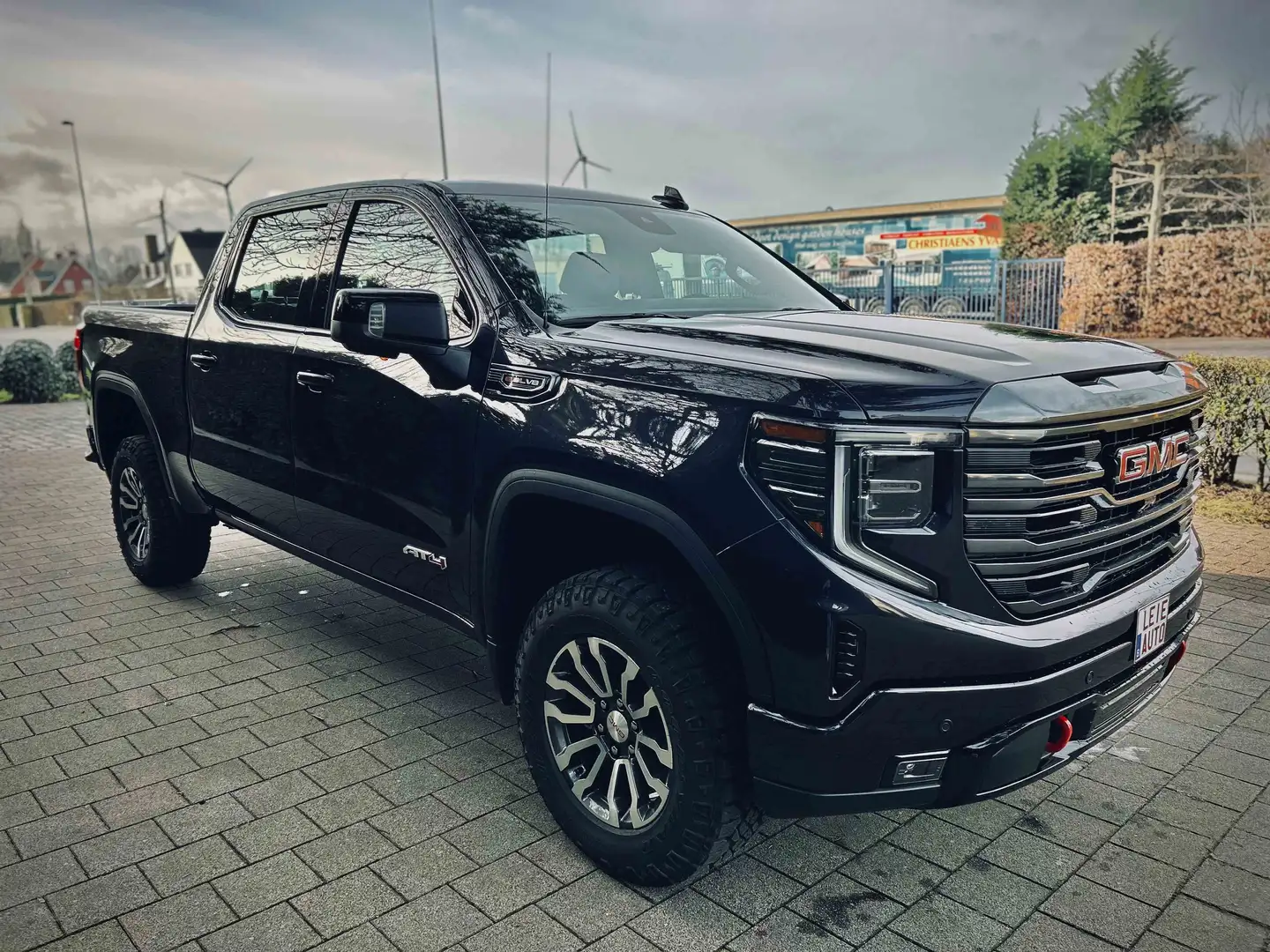 GMC Sierra AT4 Crew Cab 6.2 L - V8 € 69.900 ,- excl btw Noir - 2