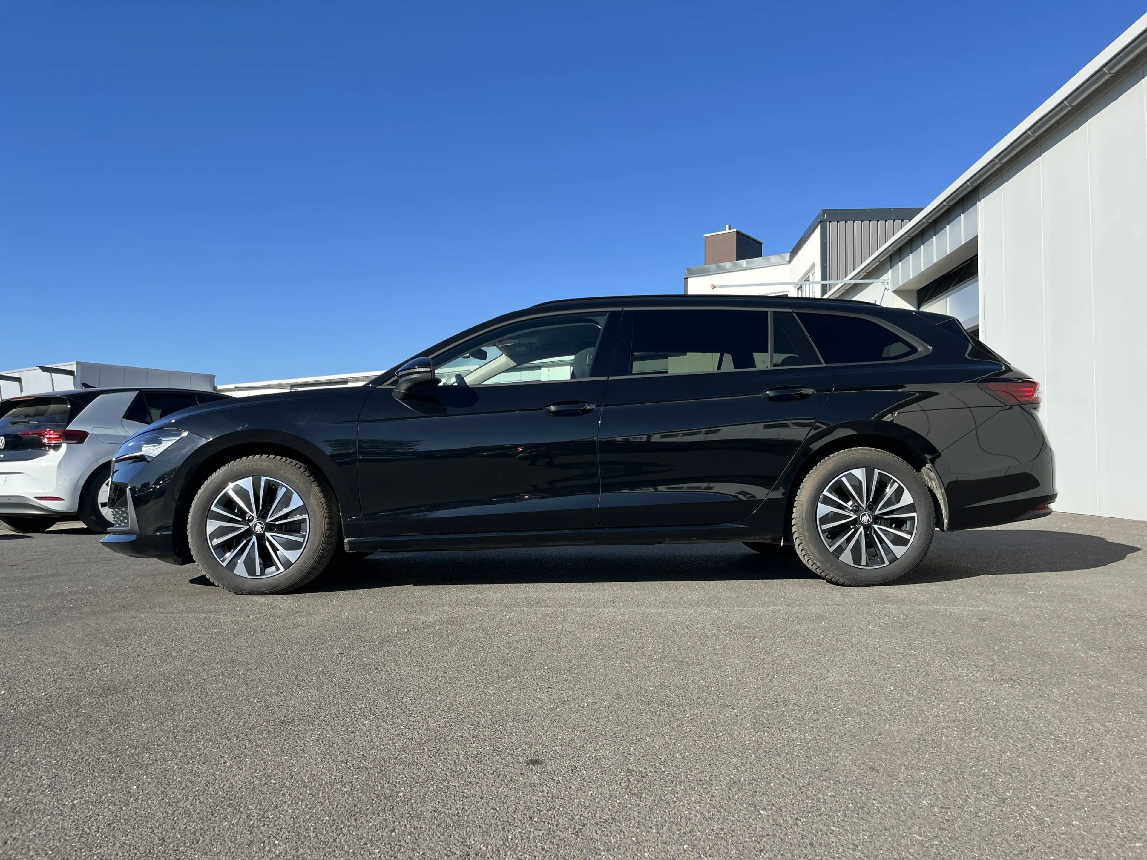 Skoda Superb Combi 2.0 TSI DSG Selection 219€ m.20% Anz. AHK — photo 2