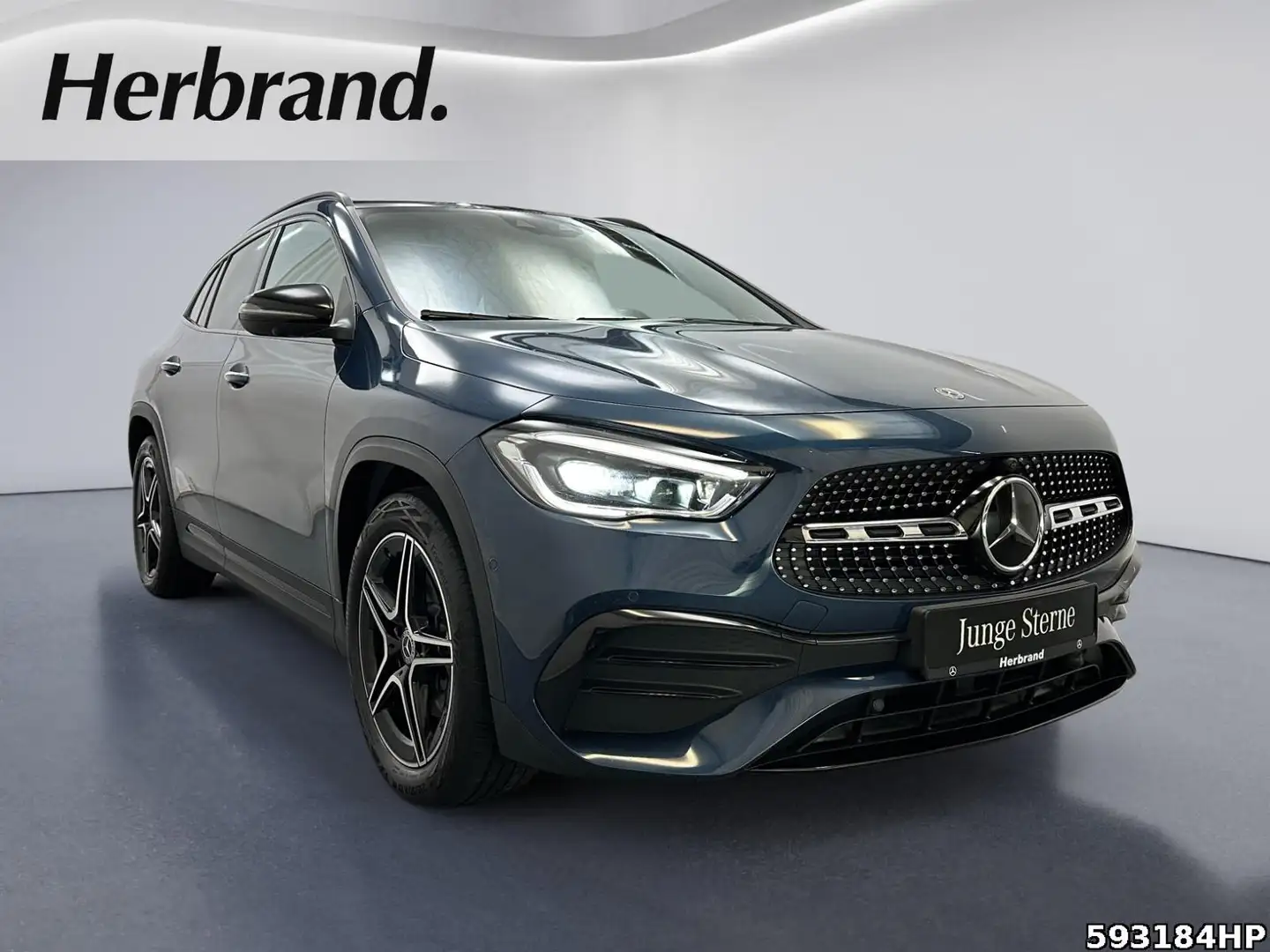Mercedes-Benz GLA 220 d 4M AMG Night AHK Pano DISTRONIC HUD Blau - 2