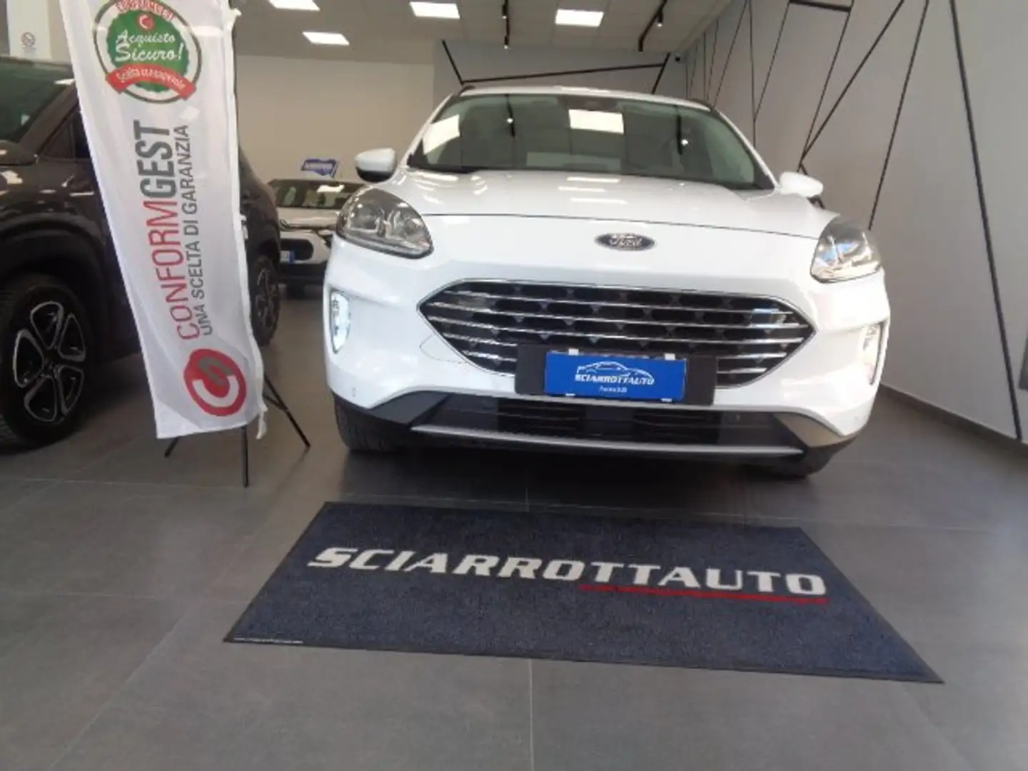 Ford Kuga 1.5 ecoblue Titanium 2wd 120cv auto Bianco - 1