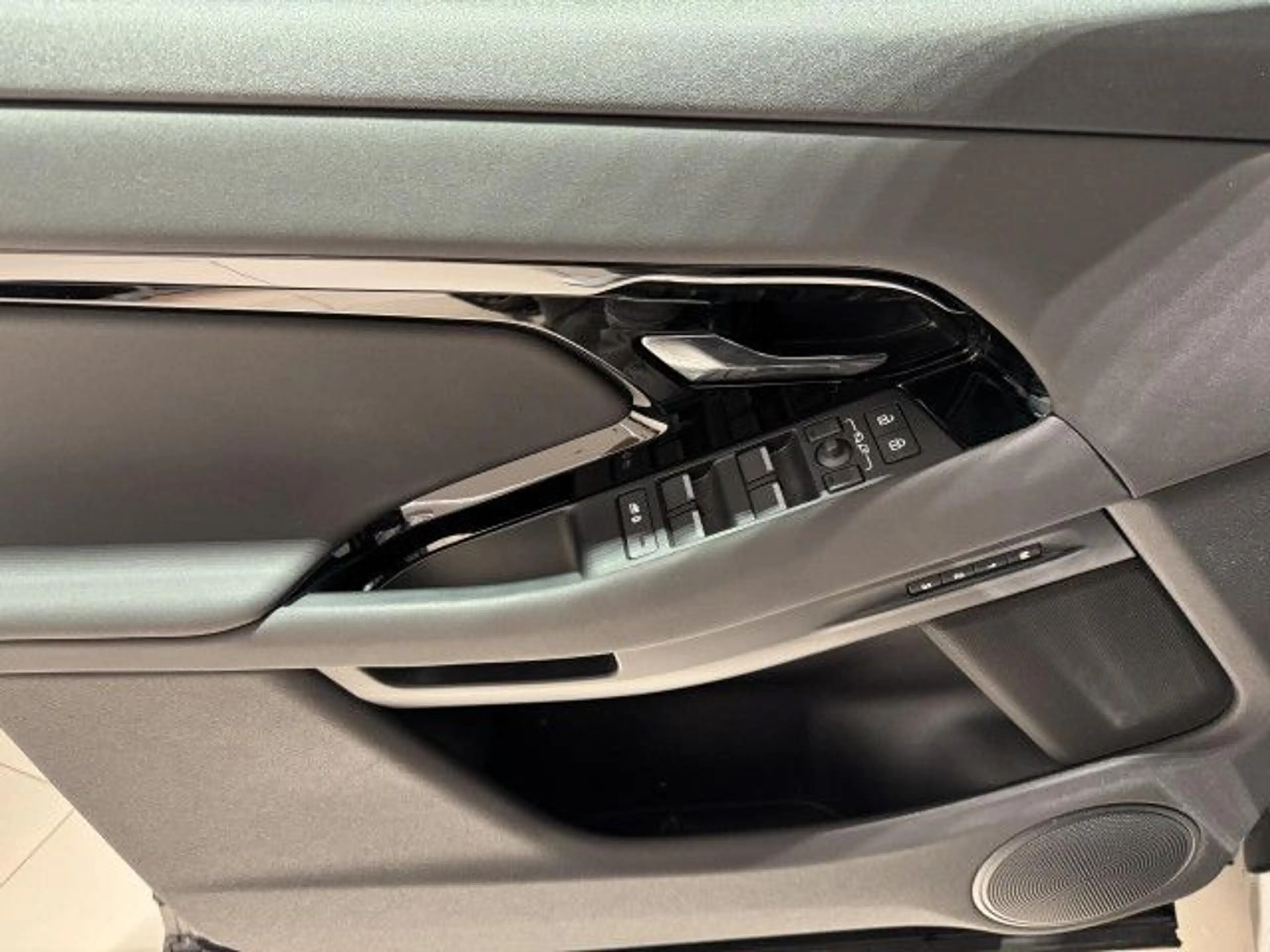 Land Rover Range Rover Evoque D200 Dyn SE Black Pack WinterP. — photo 11