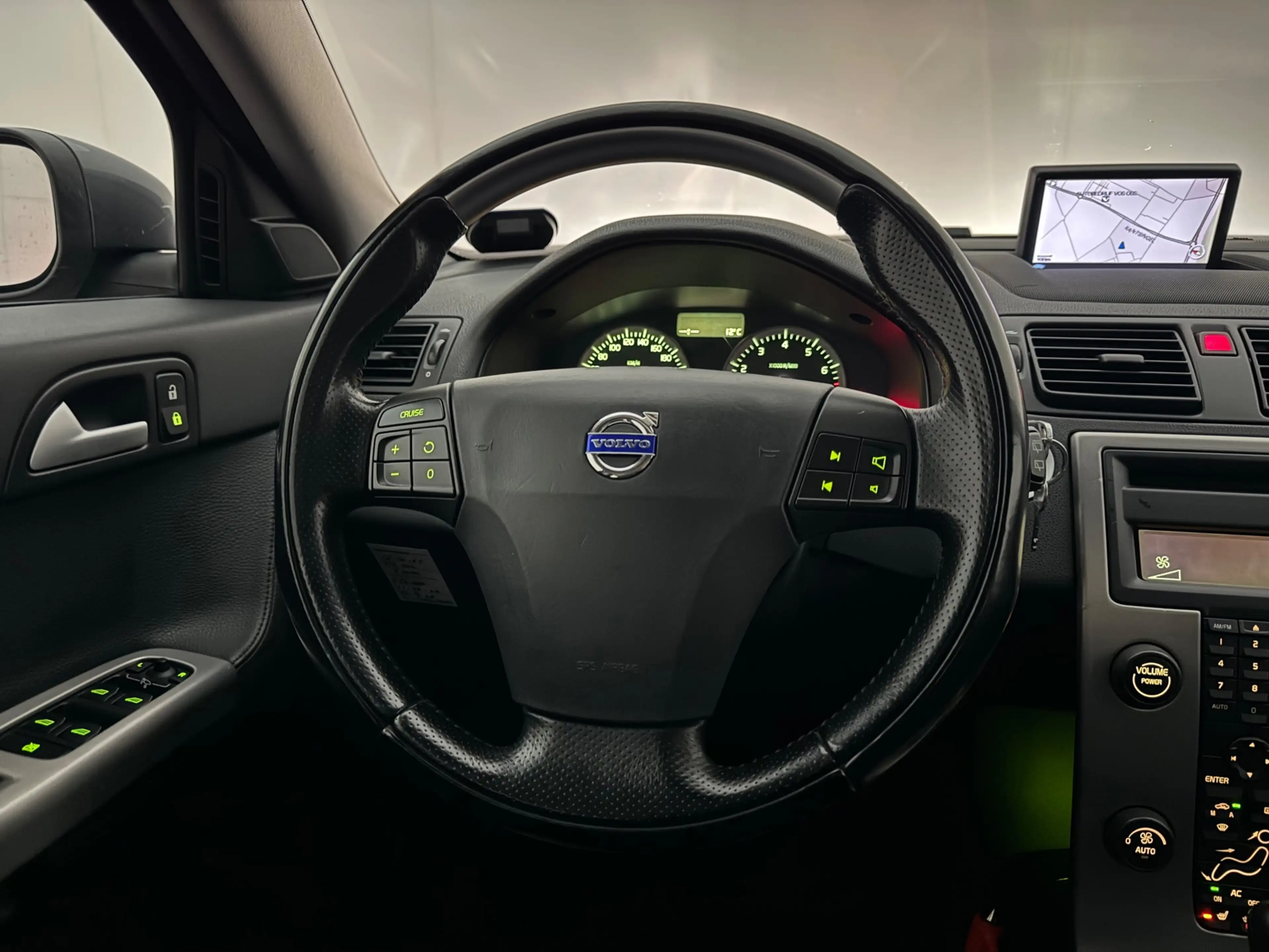Volvo V50 2.5 T5 AWD Kinetic / YOUNGTIMER / Leder / Xenon — photo 10