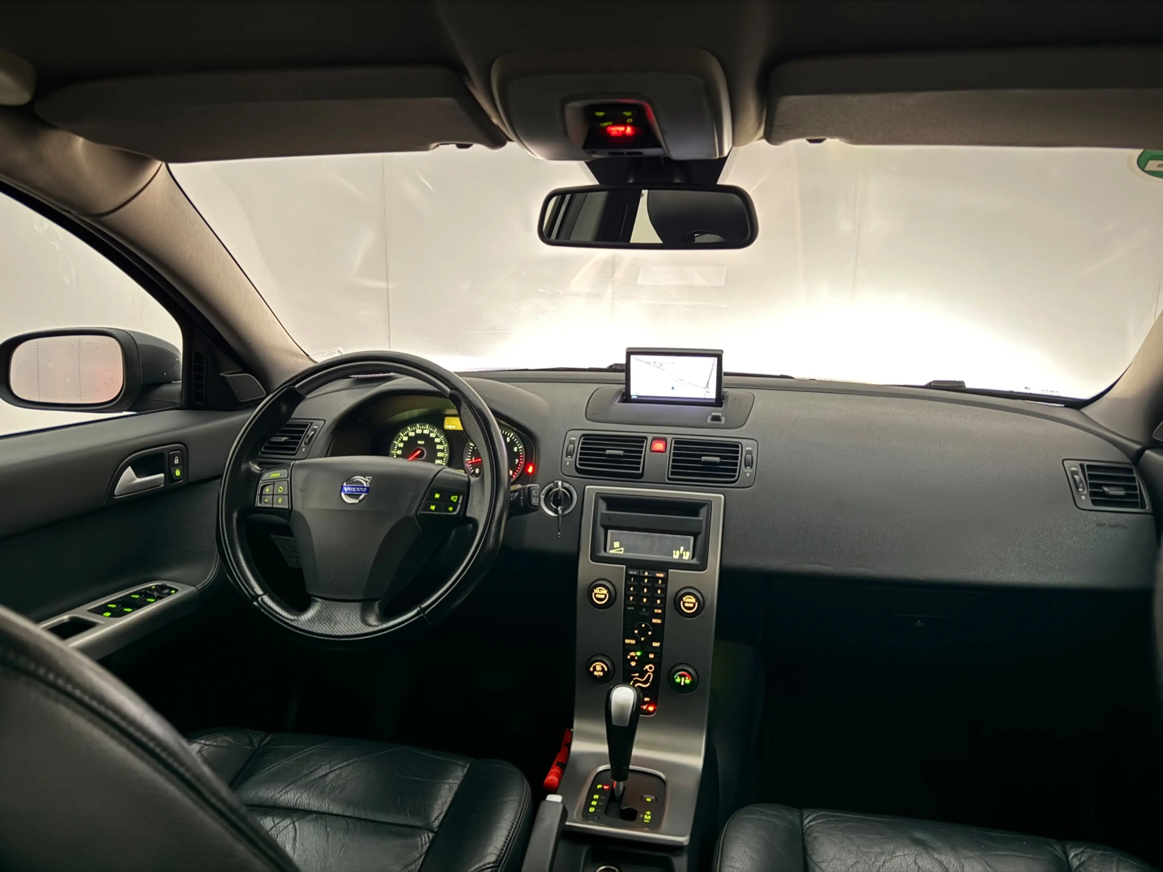 Volvo V50 2.5 T5 AWD Kinetic / YOUNGTIMER / Leder / Xenon — photo 9
