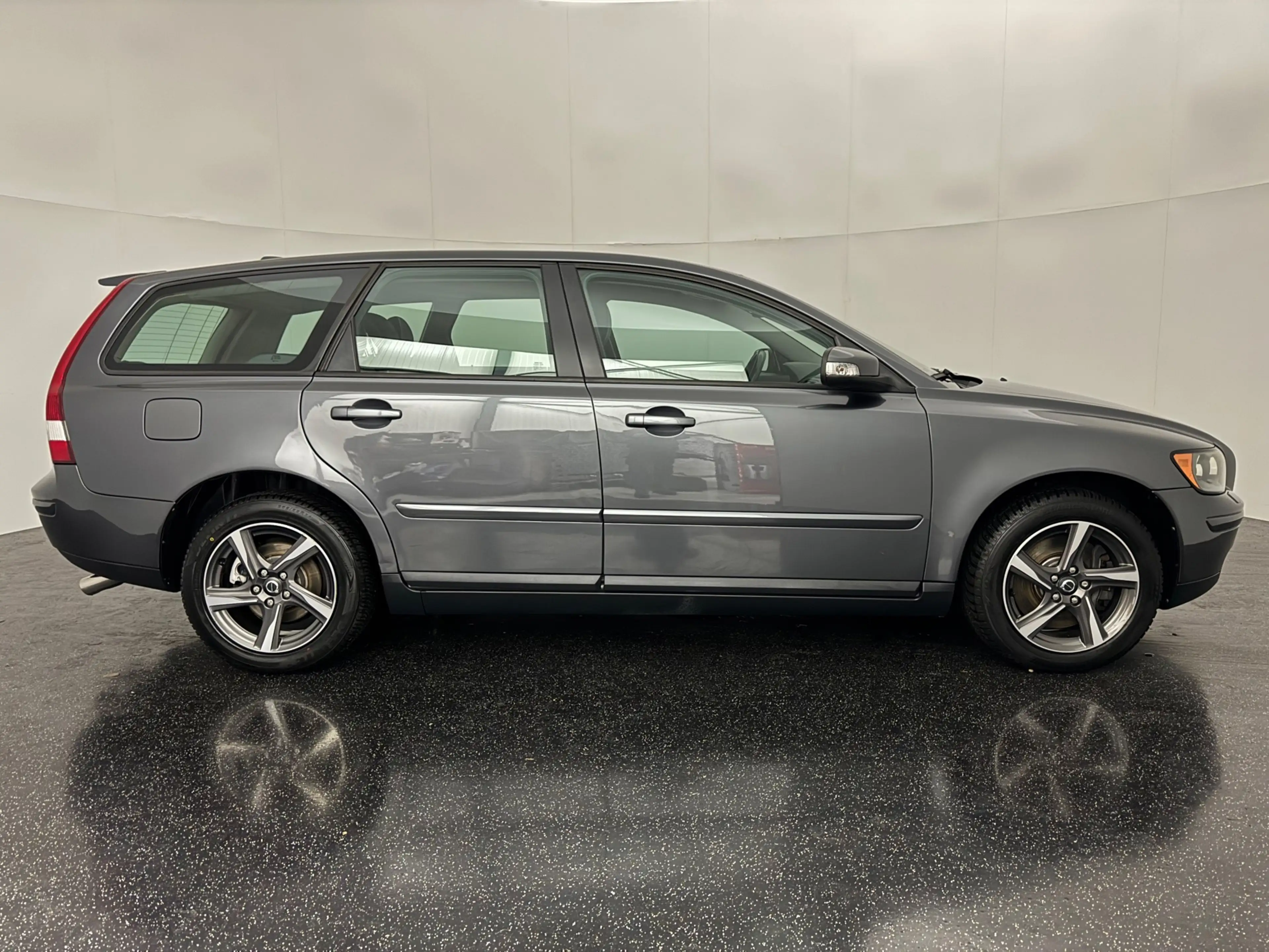 Volvo V50 2.5 T5 AWD Kinetic / YOUNGTIMER / Leder / Xenon — photo 5