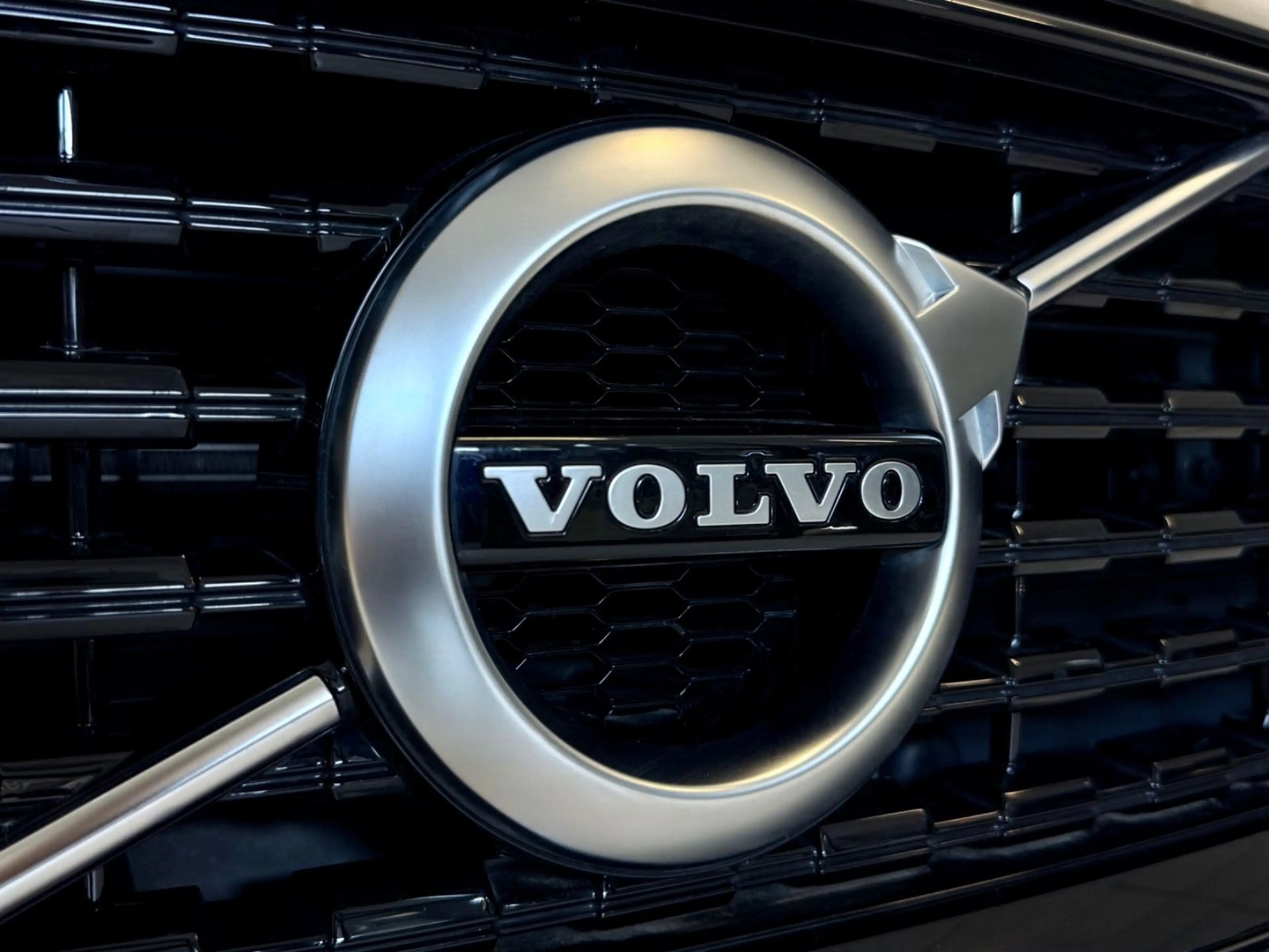 Volvo V60 B4 R-DESIGN HEAD-UP MASSAGE CAM LEDER LED — photo 5