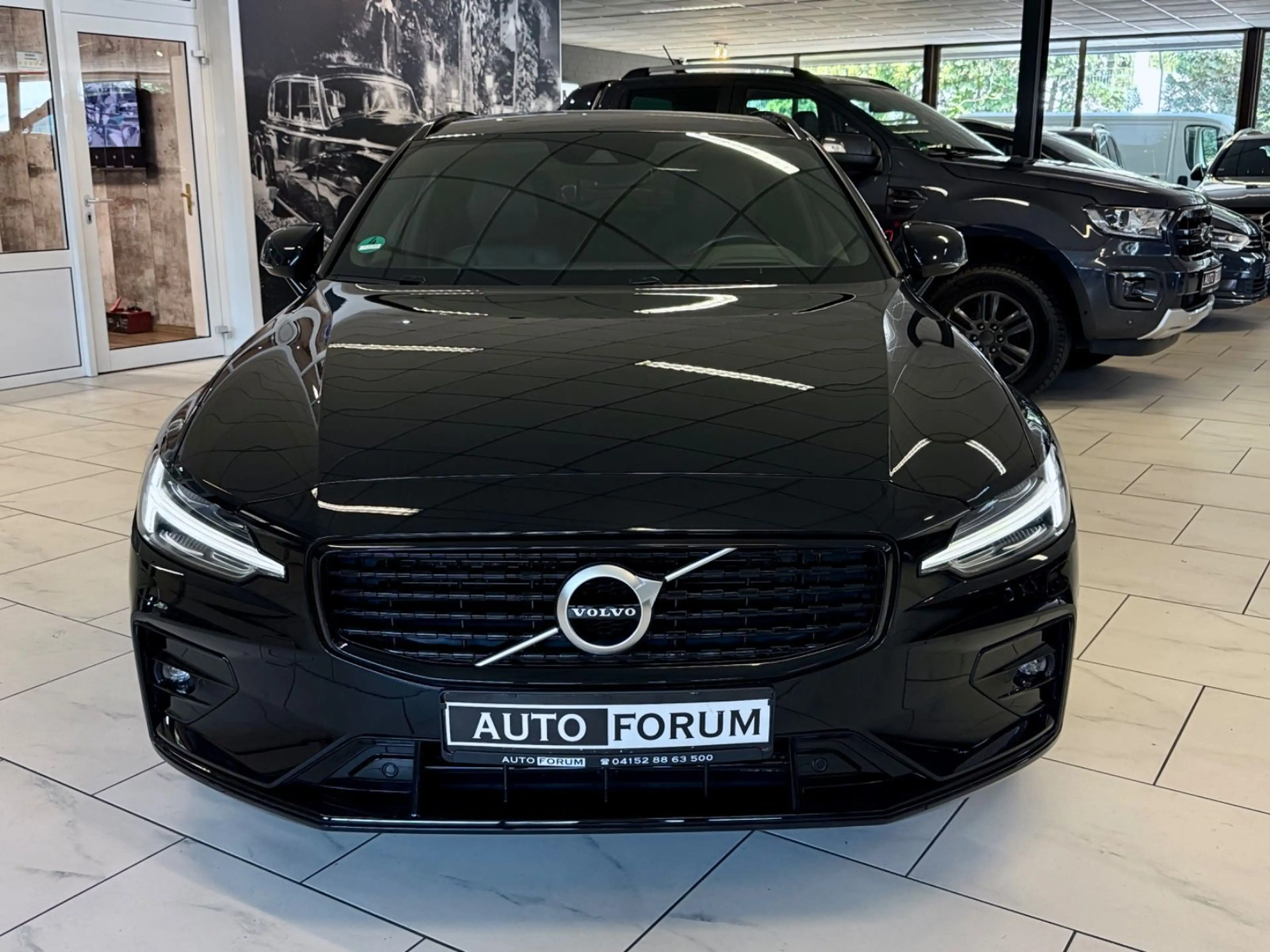 Volvo V60 B4 R-DESIGN HEAD-UP MASSAGE CAM LEDER LED — photo 4