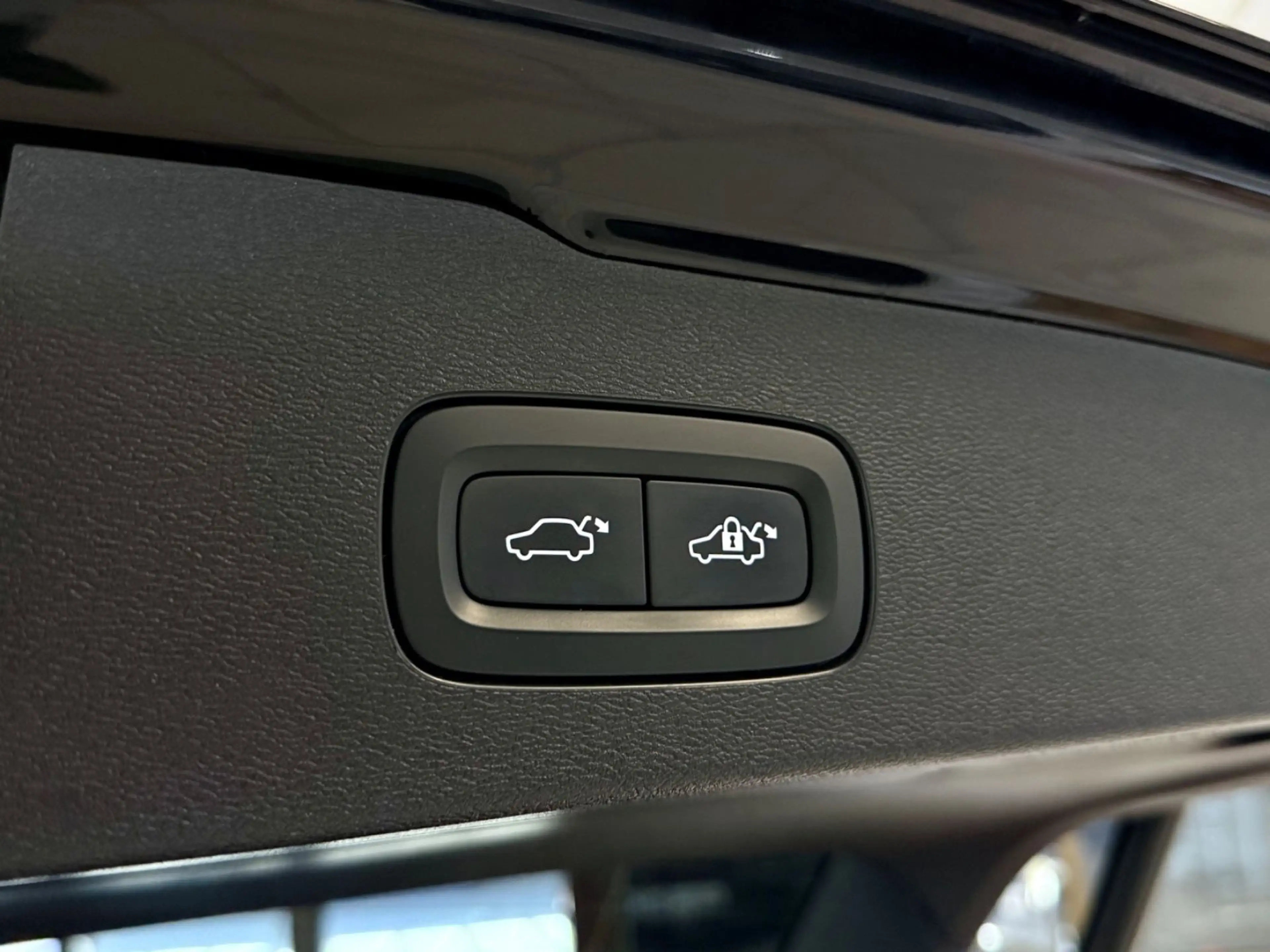 Volvo V60 B4 R-DESIGN HEAD-UP MASSAGE CAM LEDER LED — photo 13