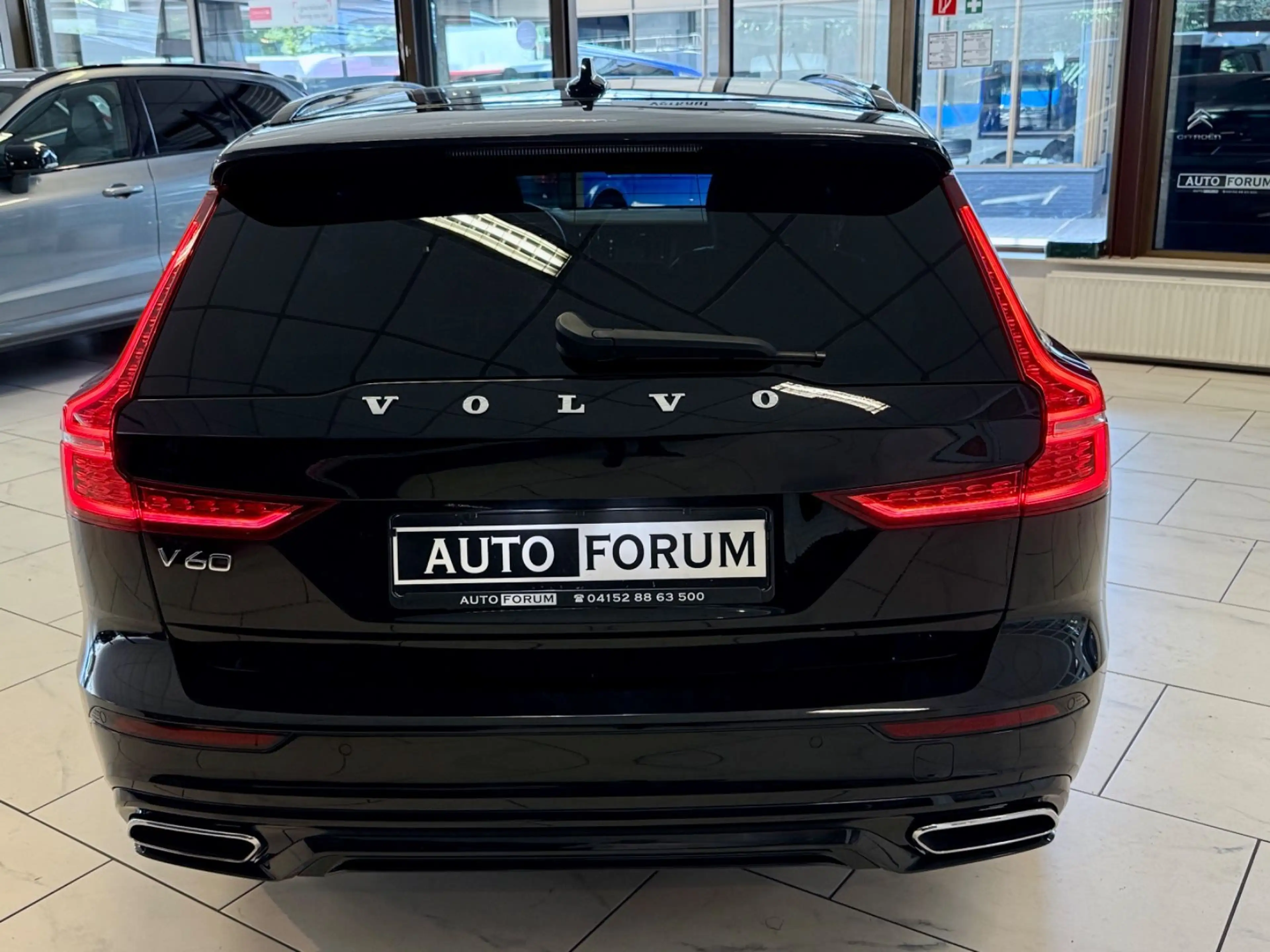 Volvo V60 B4 R-DESIGN HEAD-UP MASSAGE CAM LEDER LED — photo 10