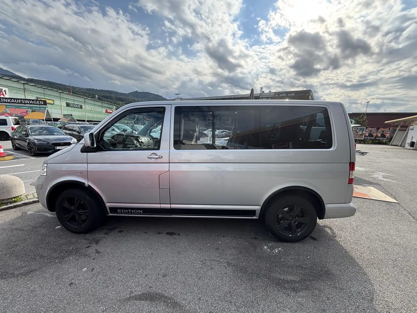 Volkswagen T5 Transporter - 1