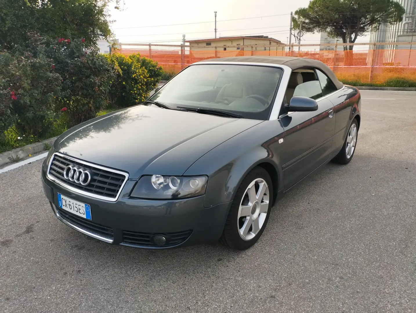 Audi A4 A4 Cabrio 2.5 V6 tdi 163cv Gri - 1