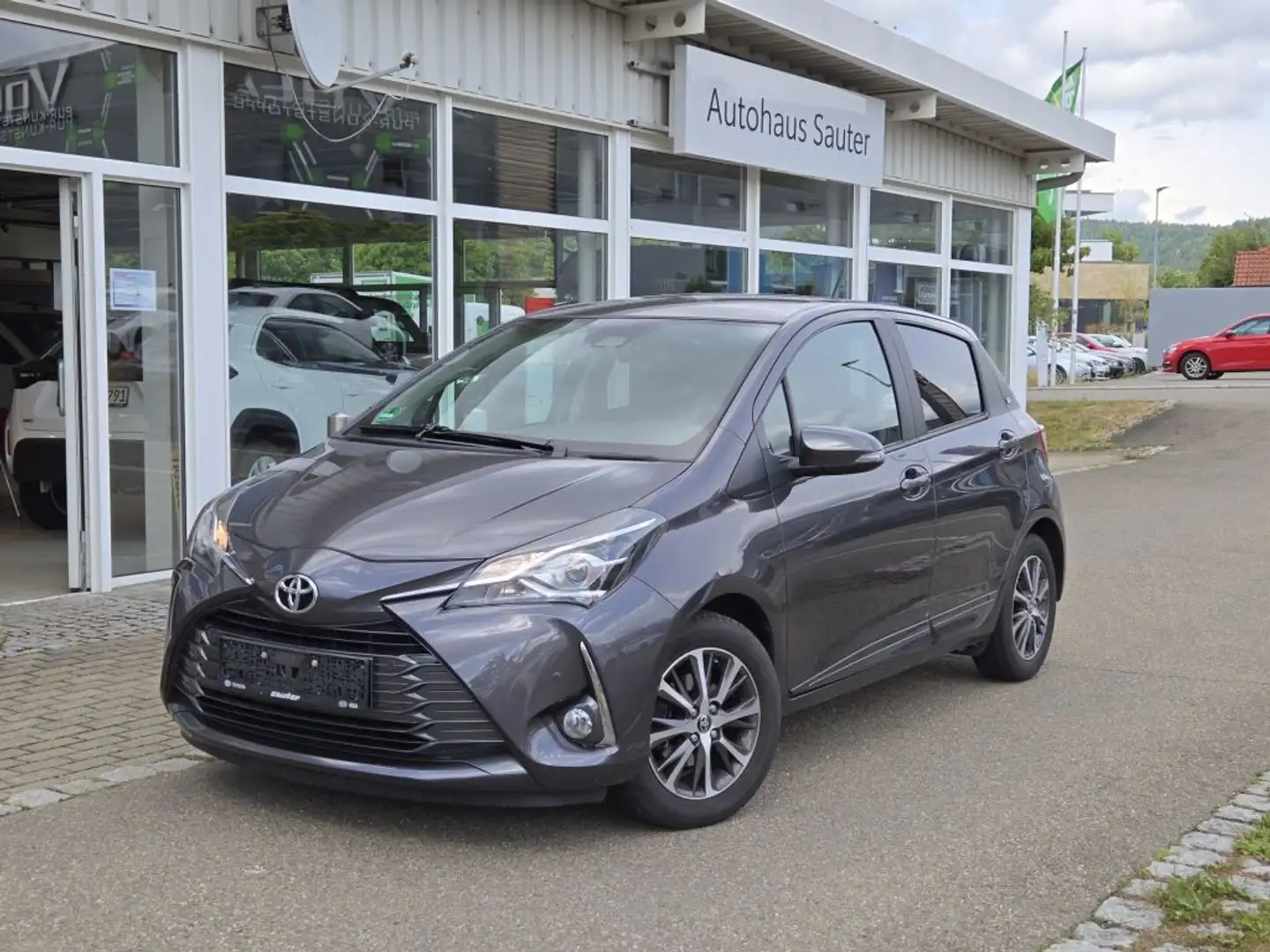 Toyota Yaris 1,5-Dual-VVT-iE Y20 Team Deutschland Grau - 1