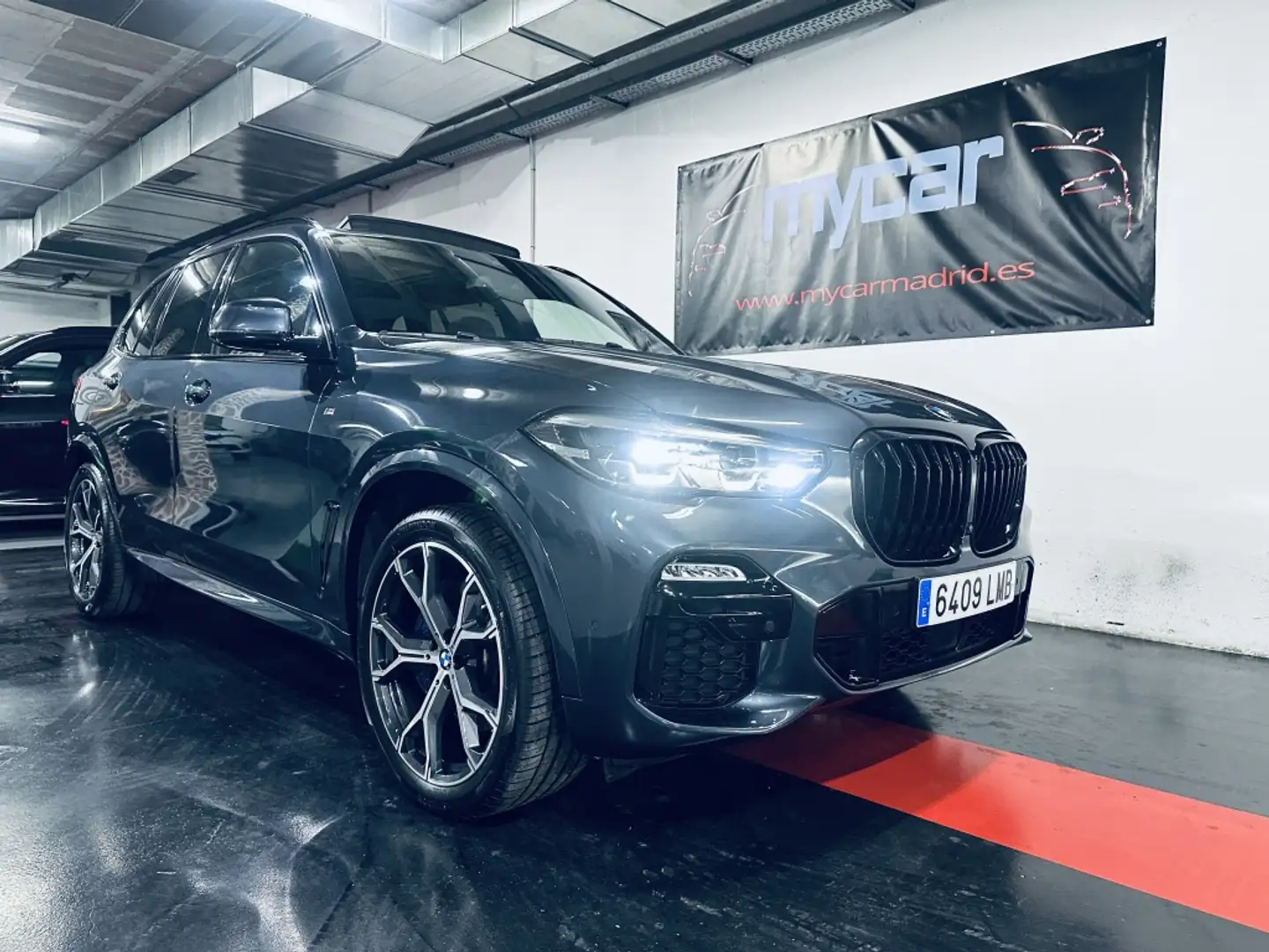 BMW X5 xDrive 30dA Grau - 2