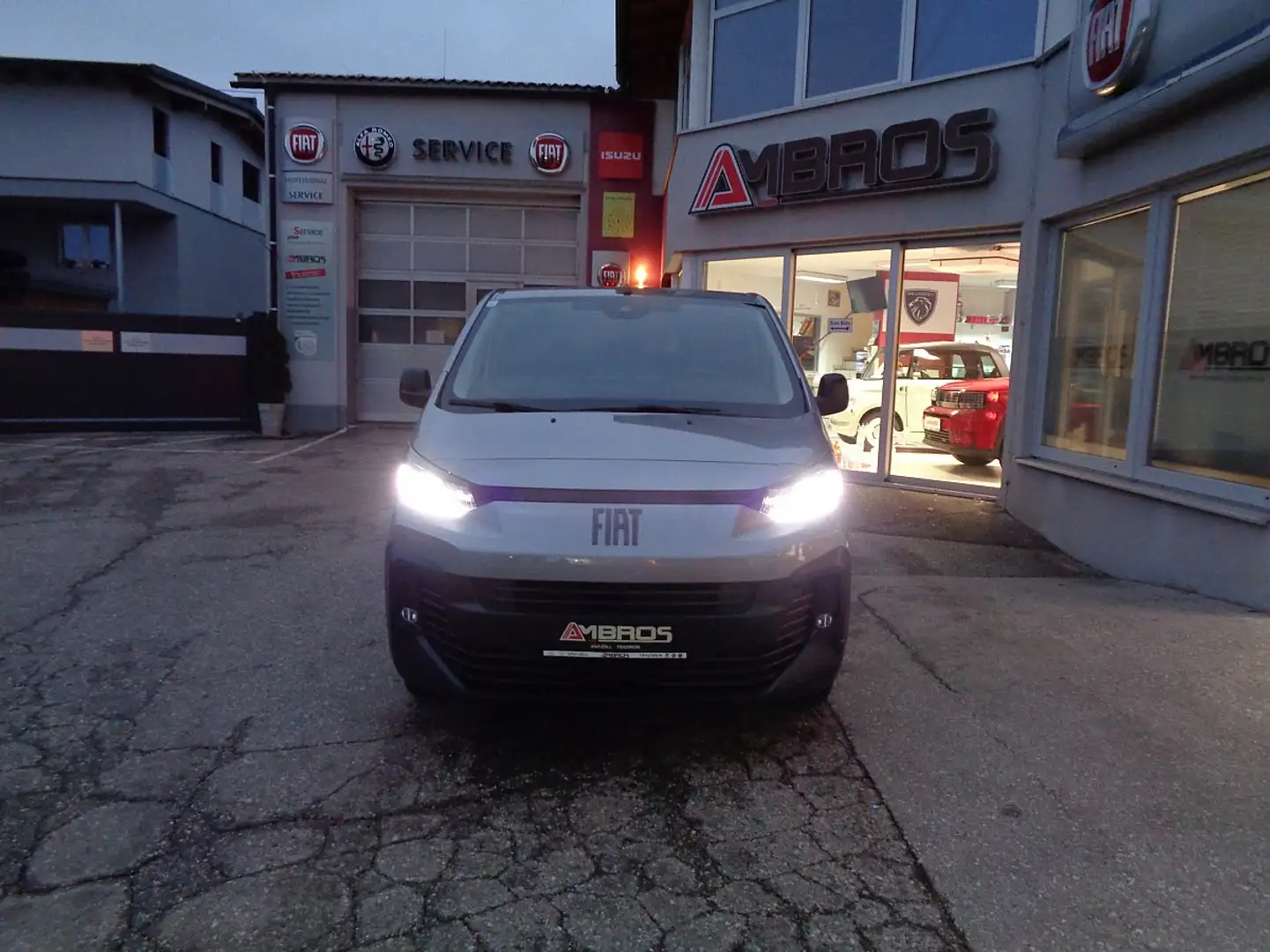 Fiat Scudo Scudo Doppelkabine BlueHDi 180 S&S EAT8 M Autom... Grau - 2