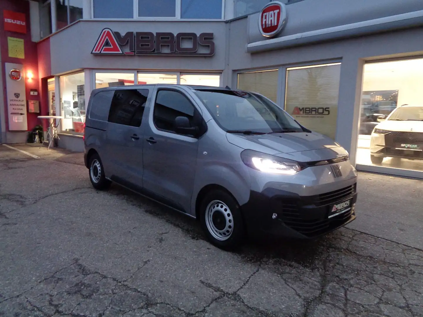 Fiat Scudo Scudo Doppelkabine BlueHDi 180 S&S EAT8 M Autom... Grau - 1
