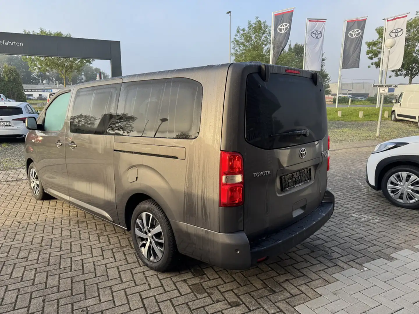 Toyota Proace Verso 2.0 L2 Team Deutschland NAVI ACC Grau - 2