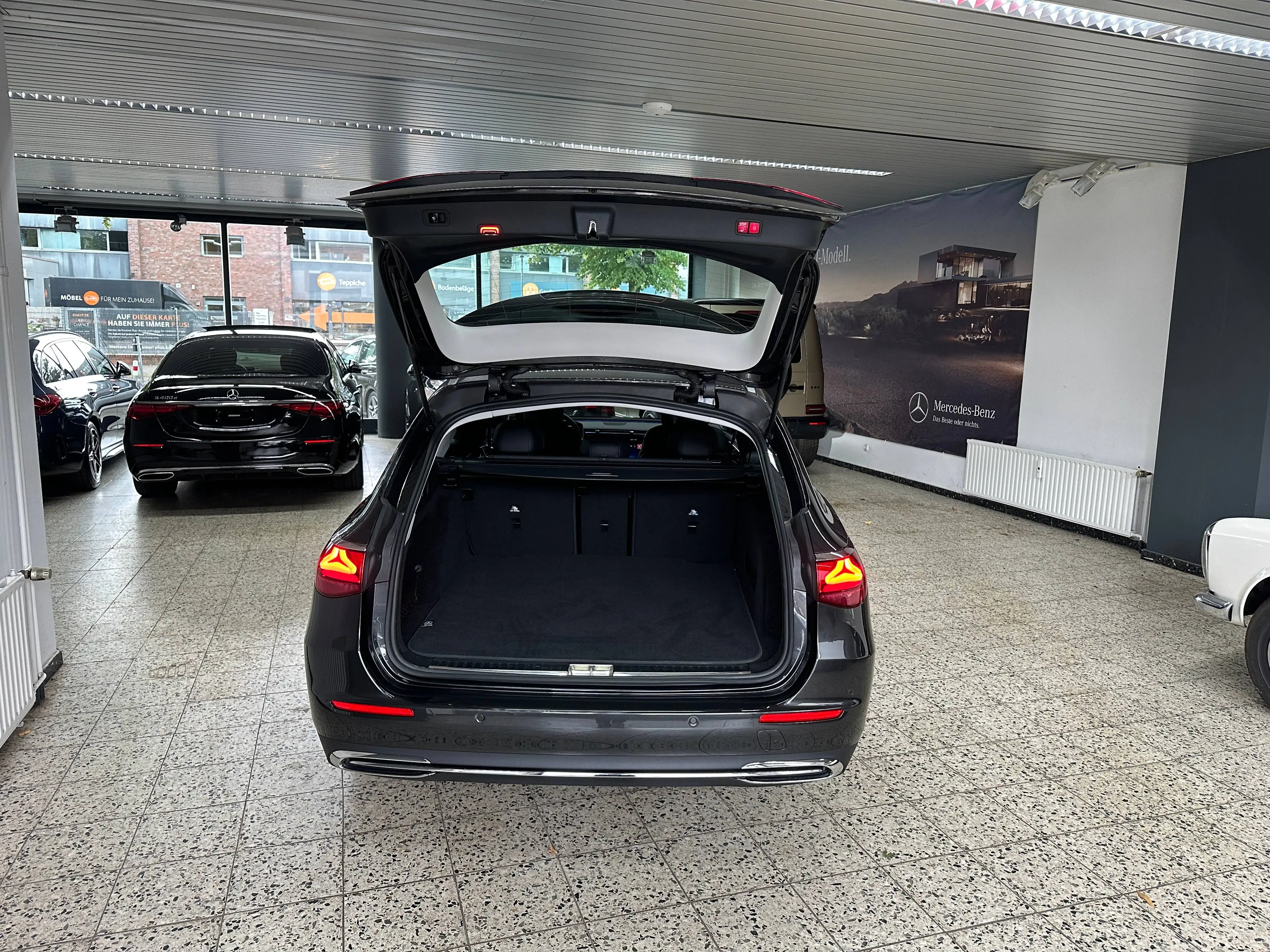 Mercedes-Benz E 200 T Avantgarde Advanced AUT/NAV/LED/DISTR/TW/SPUR/PTS/SHZ/AHK/LM18" — photo 6