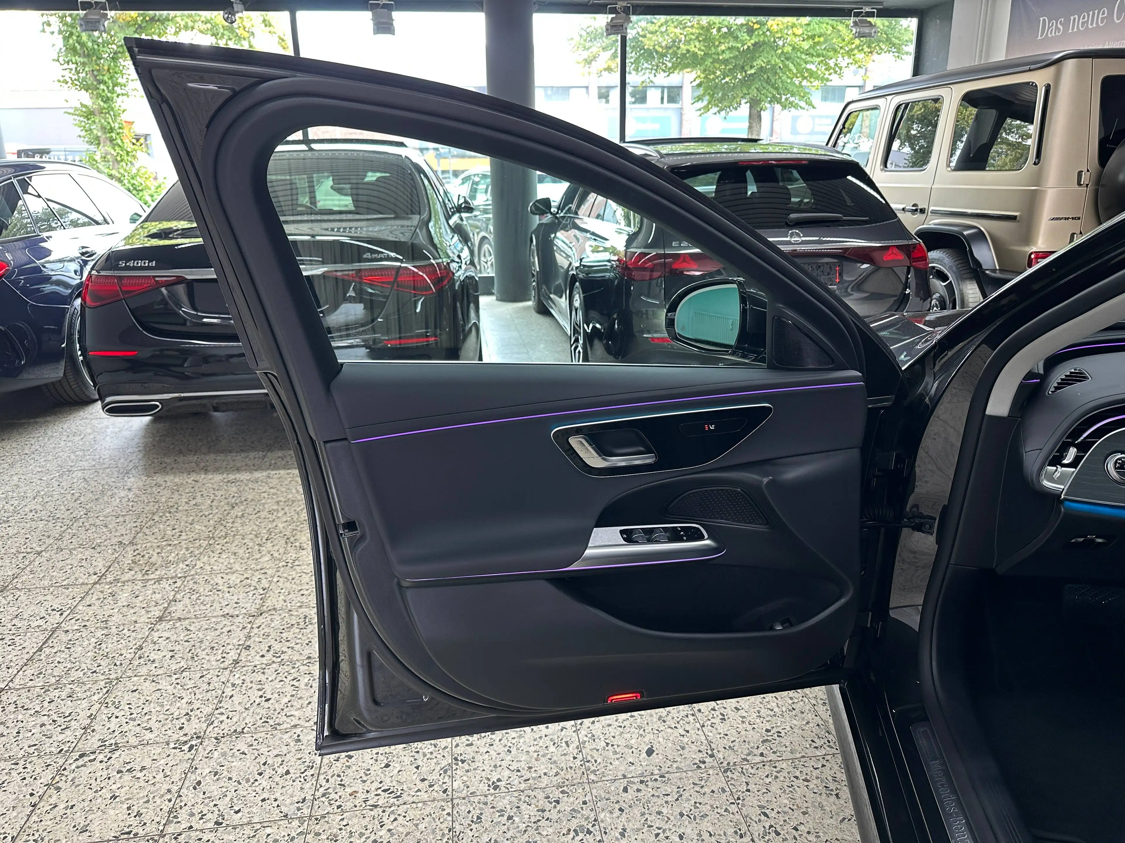 Mercedes-Benz E 200 T Avantgarde Advanced AUT/NAV/LED/DISTR/TW/SPUR/PTS/SHZ/AHK/LM18" — photo 12