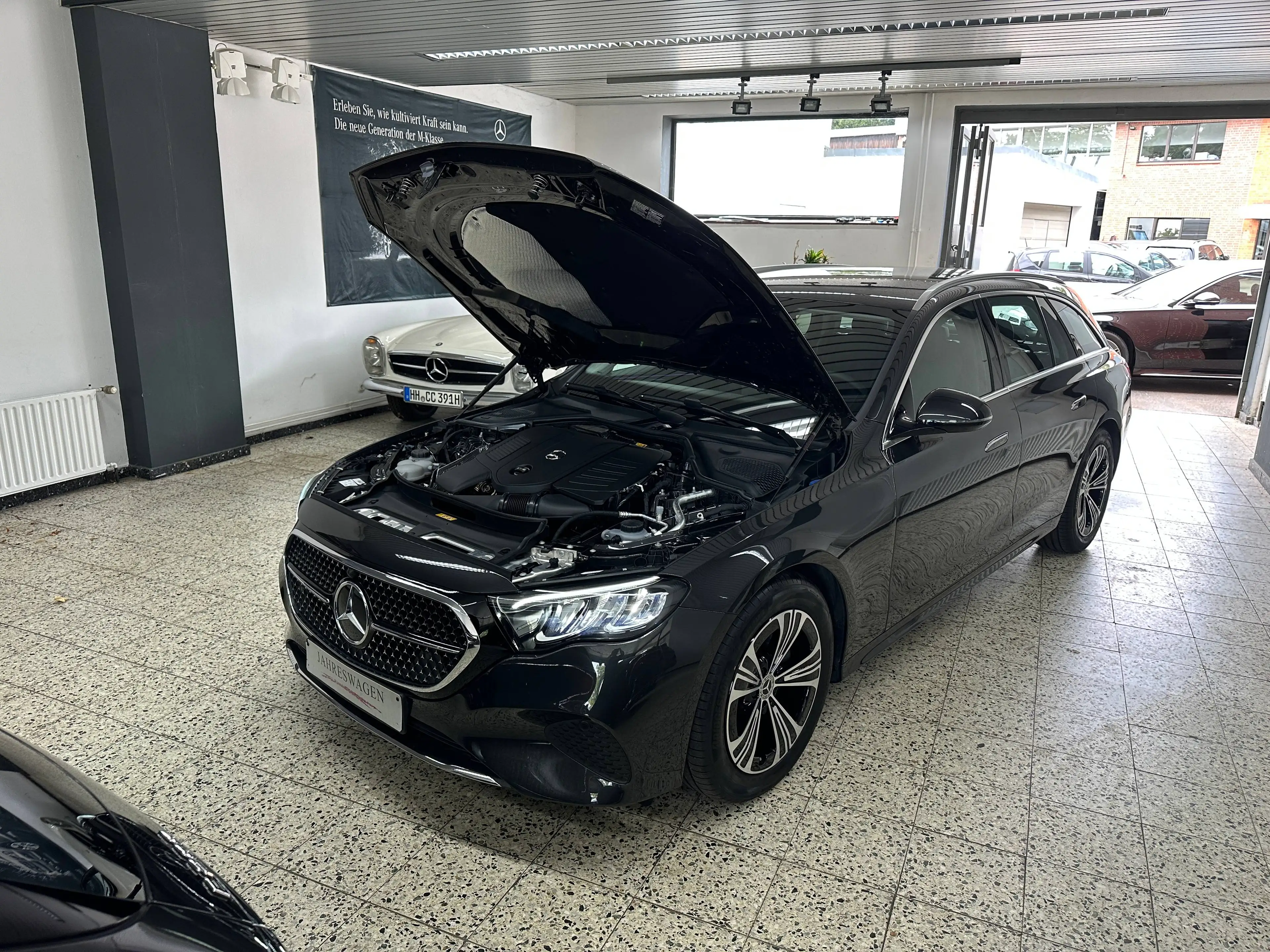 Mercedes-Benz E 200 T Avantgarde Advanced AUT/NAV/LED/DISTR/TW/SPUR/PTS/SHZ/AHK/LM18" — photo 15