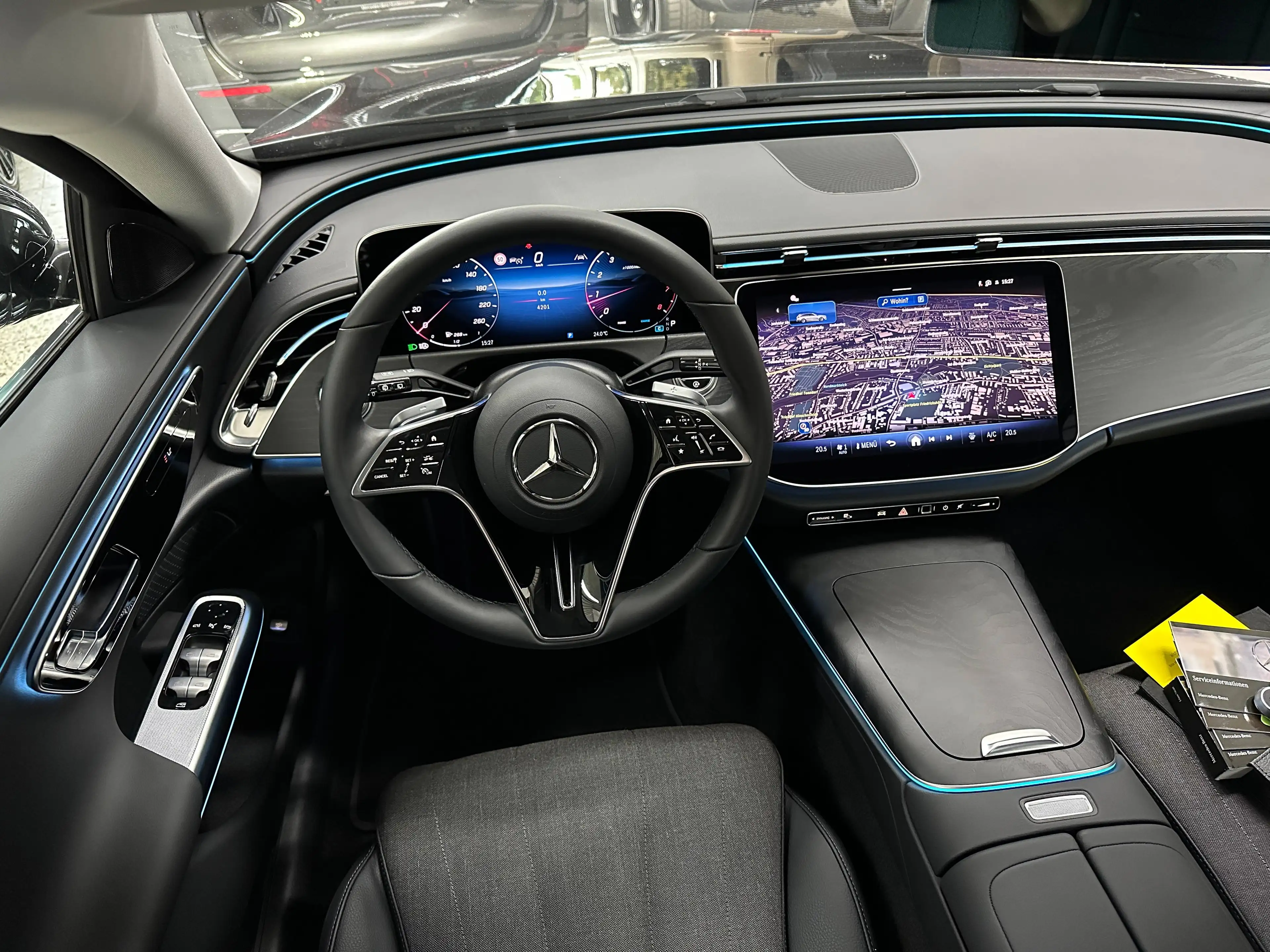 Mercedes-Benz E 200 T Avantgarde Advanced AUT/NAV/LED/DISTR/TW/SPUR/PTS/SHZ/AHK/LM18" — photo 11