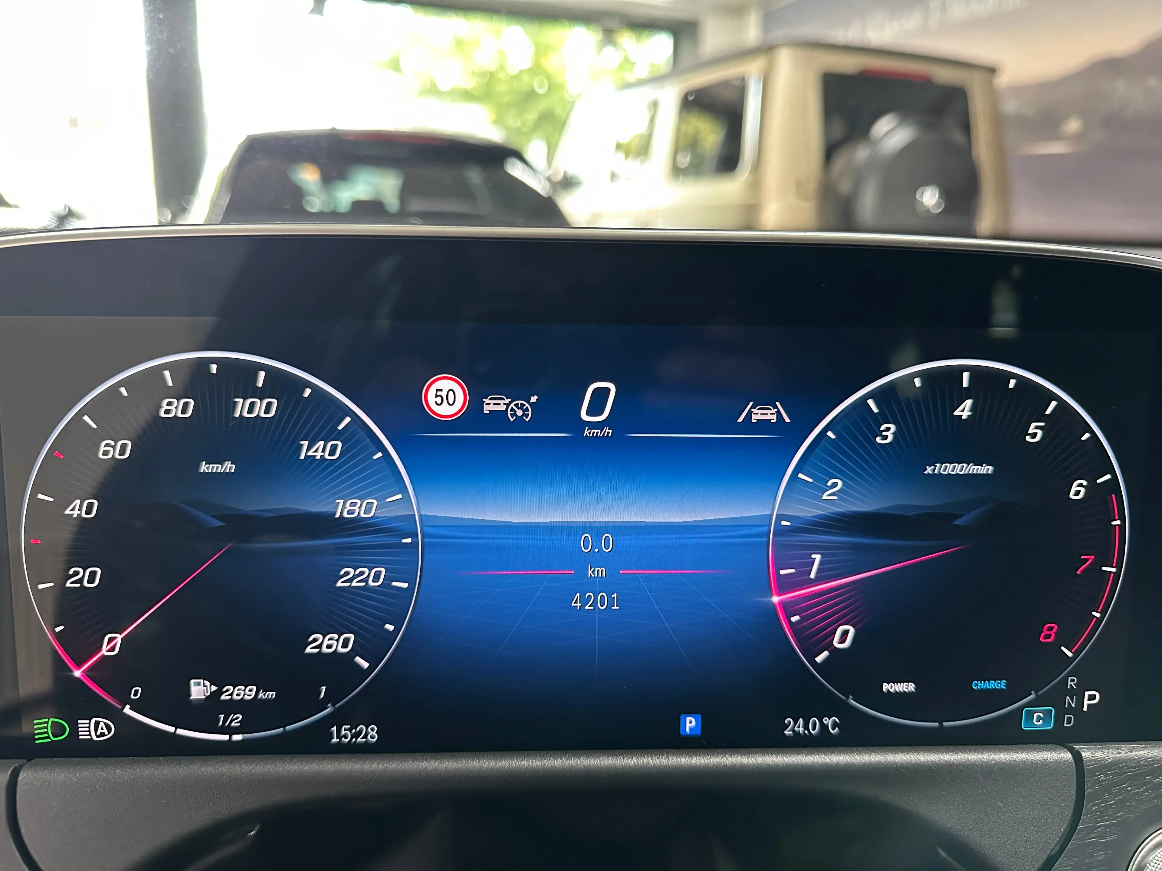 Mercedes-Benz E 200 T Avantgarde Advanced AUT/NAV/LED/DISTR/TW/SPUR/PTS/SHZ/AHK/LM18" — photo 13