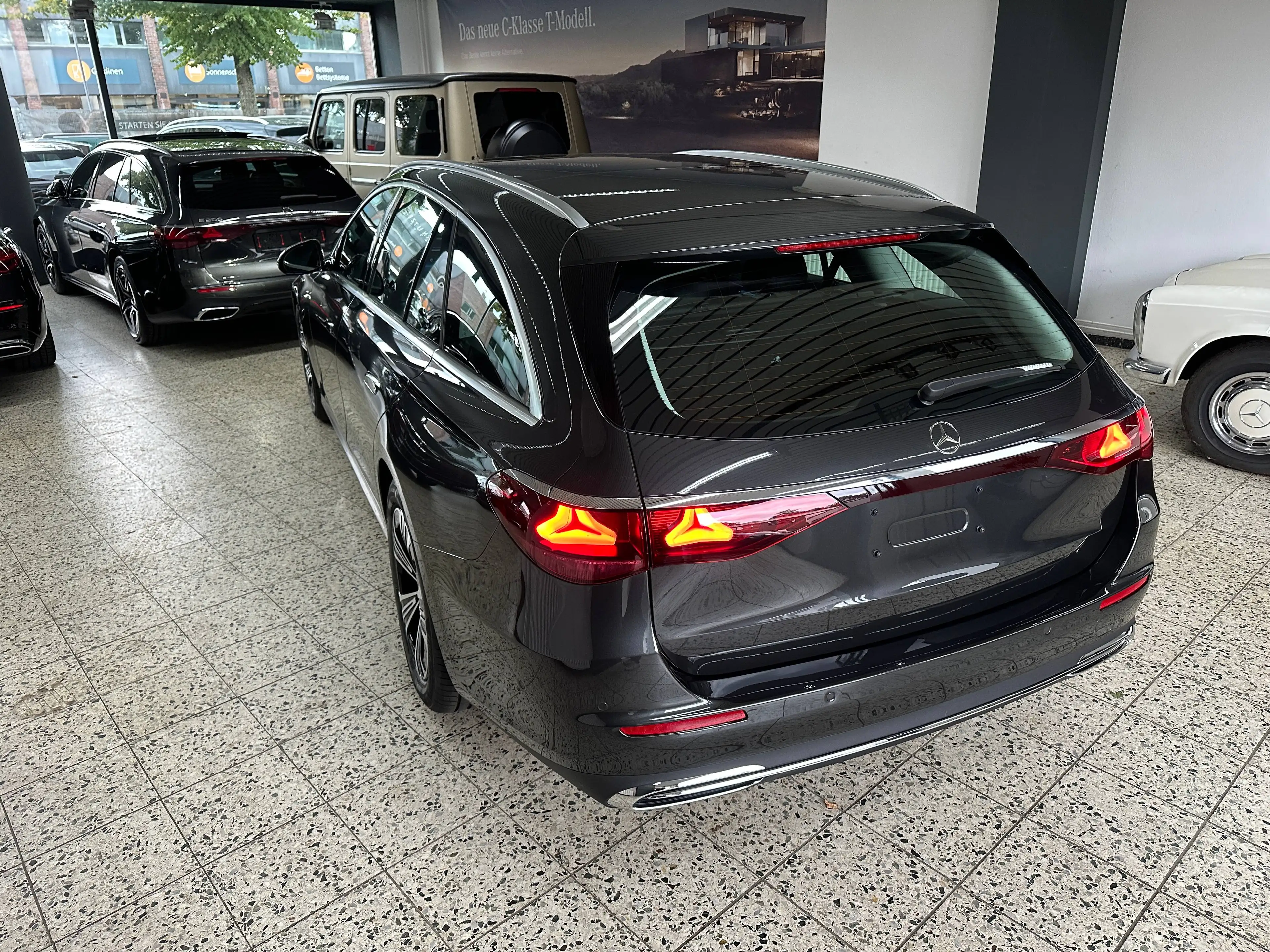 Mercedes-Benz E 200 T Avantgarde Advanced AUT/NAV/LED/DISTR/TW/SPUR/PTS/SHZ/AHK/LM18" — photo 5