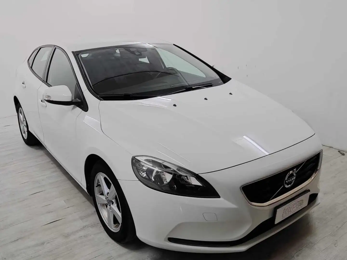 Volvo V40 D2 1.6 Kinetic Bianco - 2