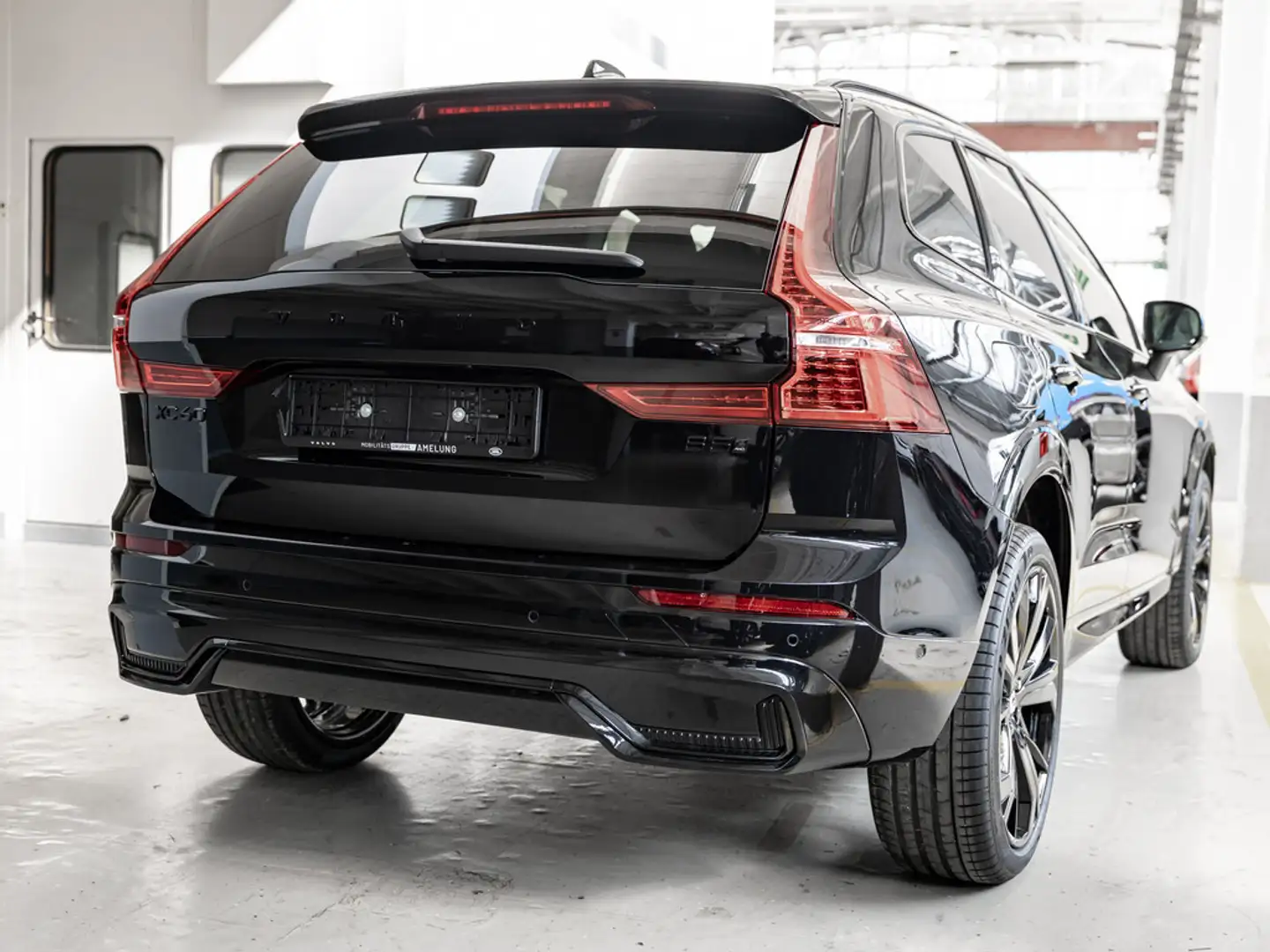 Volvo XC60 B5 AWD Ultra Black Edition 360° FACEL. Zwart - 2