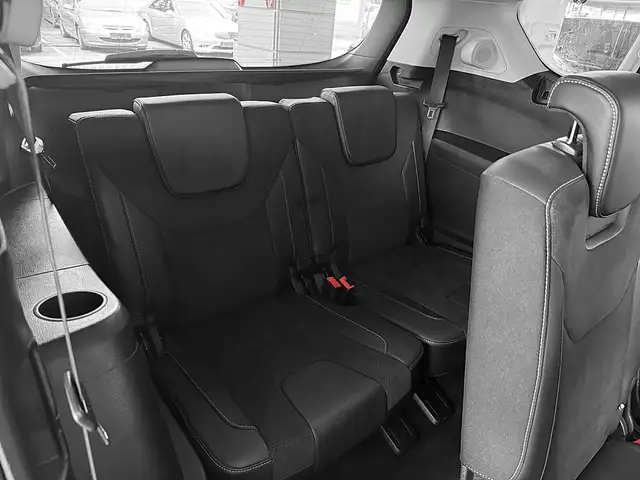 Ford S-Max view 12