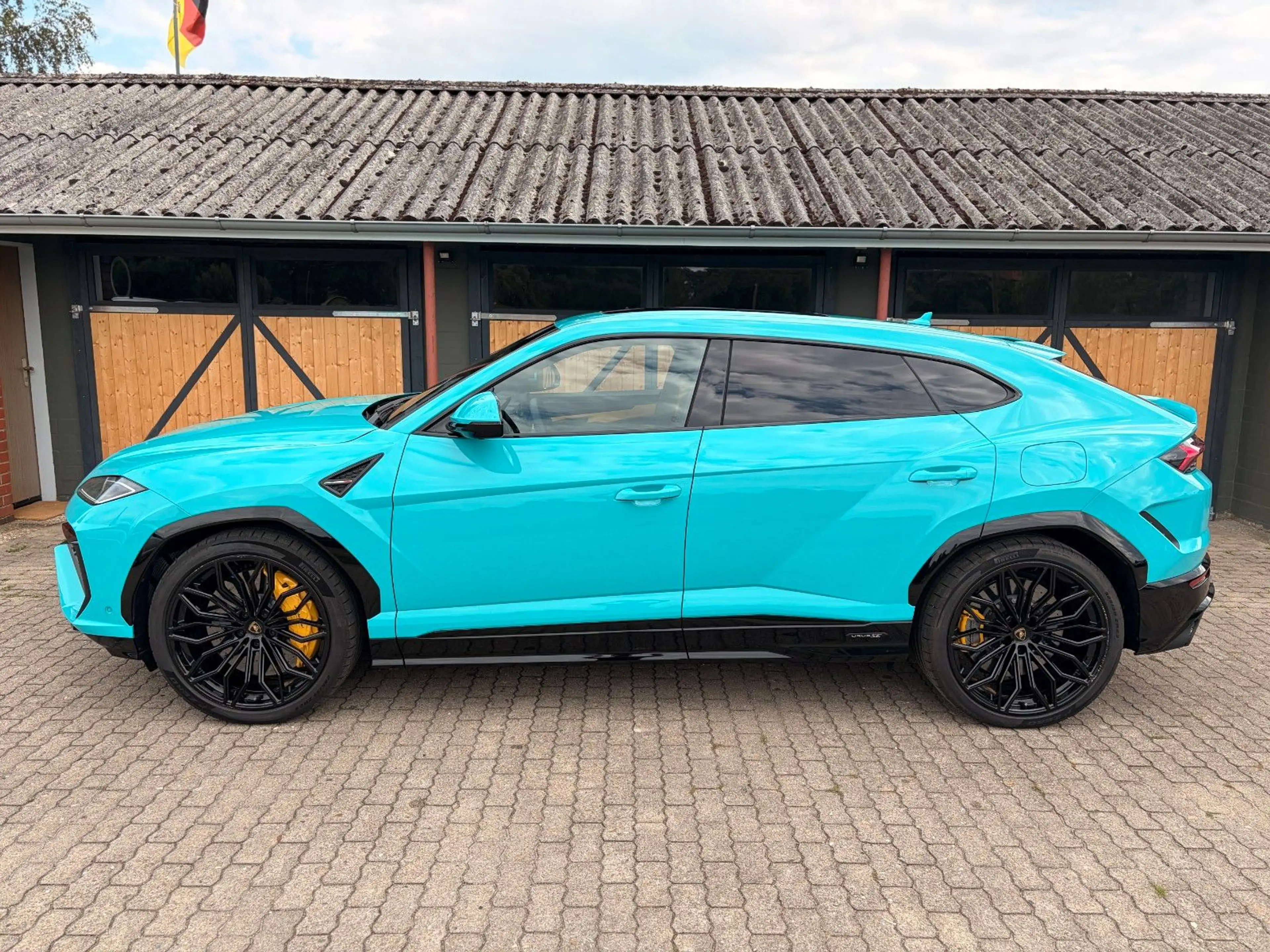 Lamborghini Urus SE PANO/23"/B&O/MASSAGE/BLU GAUCO-NERO ADE — photo 2