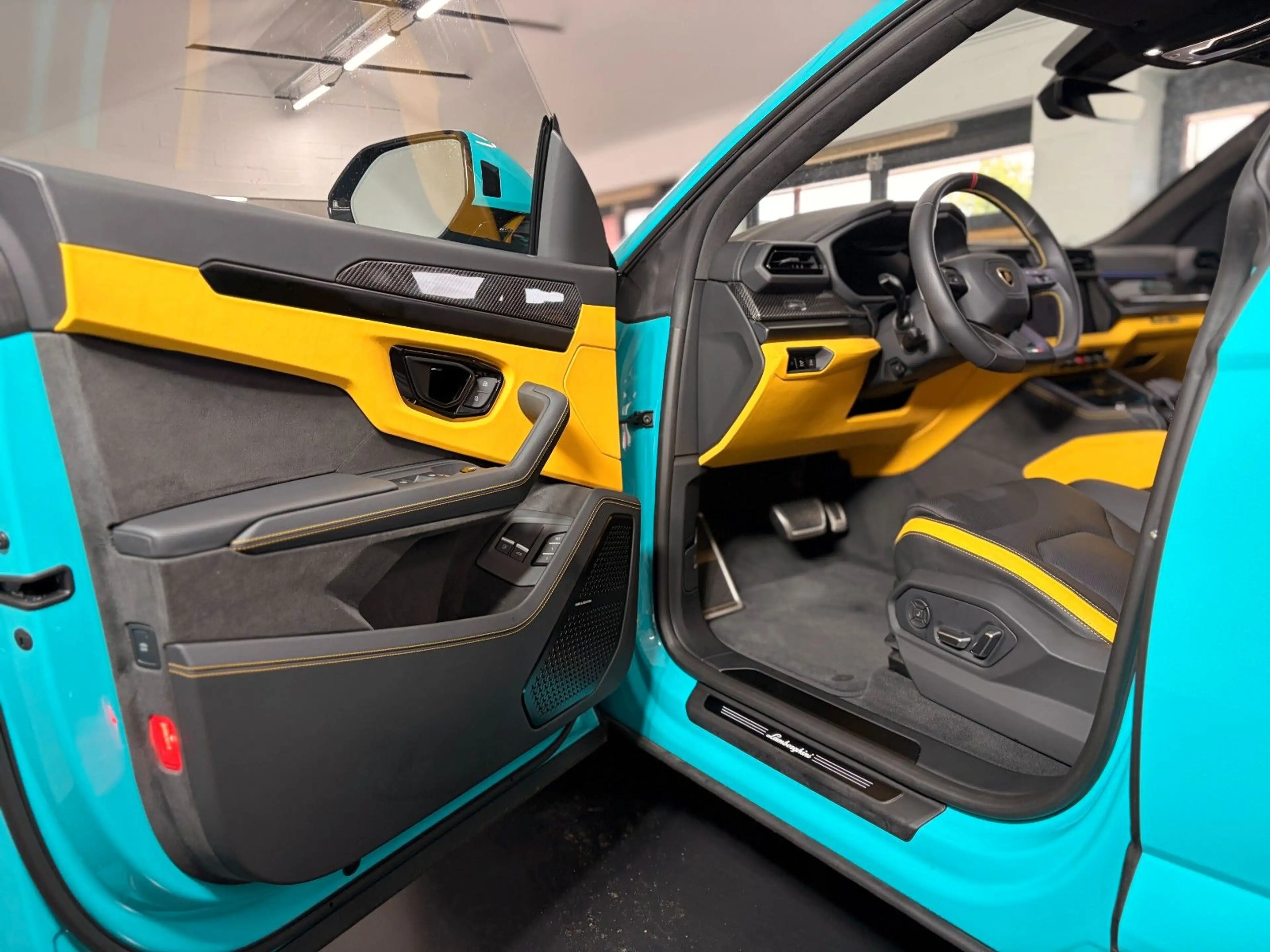 Lamborghini Urus SE PANO/23"/B&O/MASSAGE/BLU GAUCO-NERO ADE — photo 10