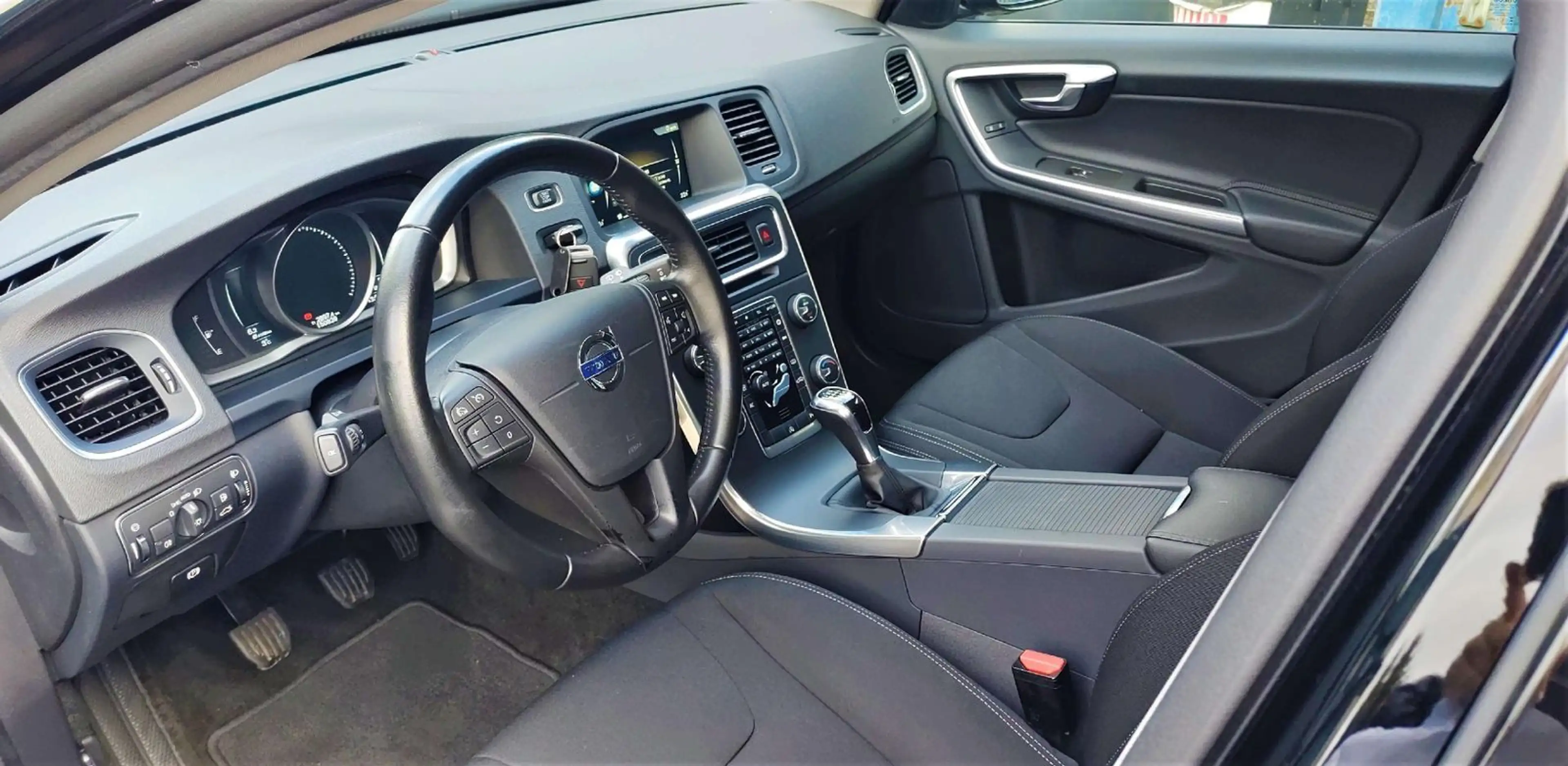 Volvo V60 Cross Country D3  Navigation  TÜV  Garantie — photo 9