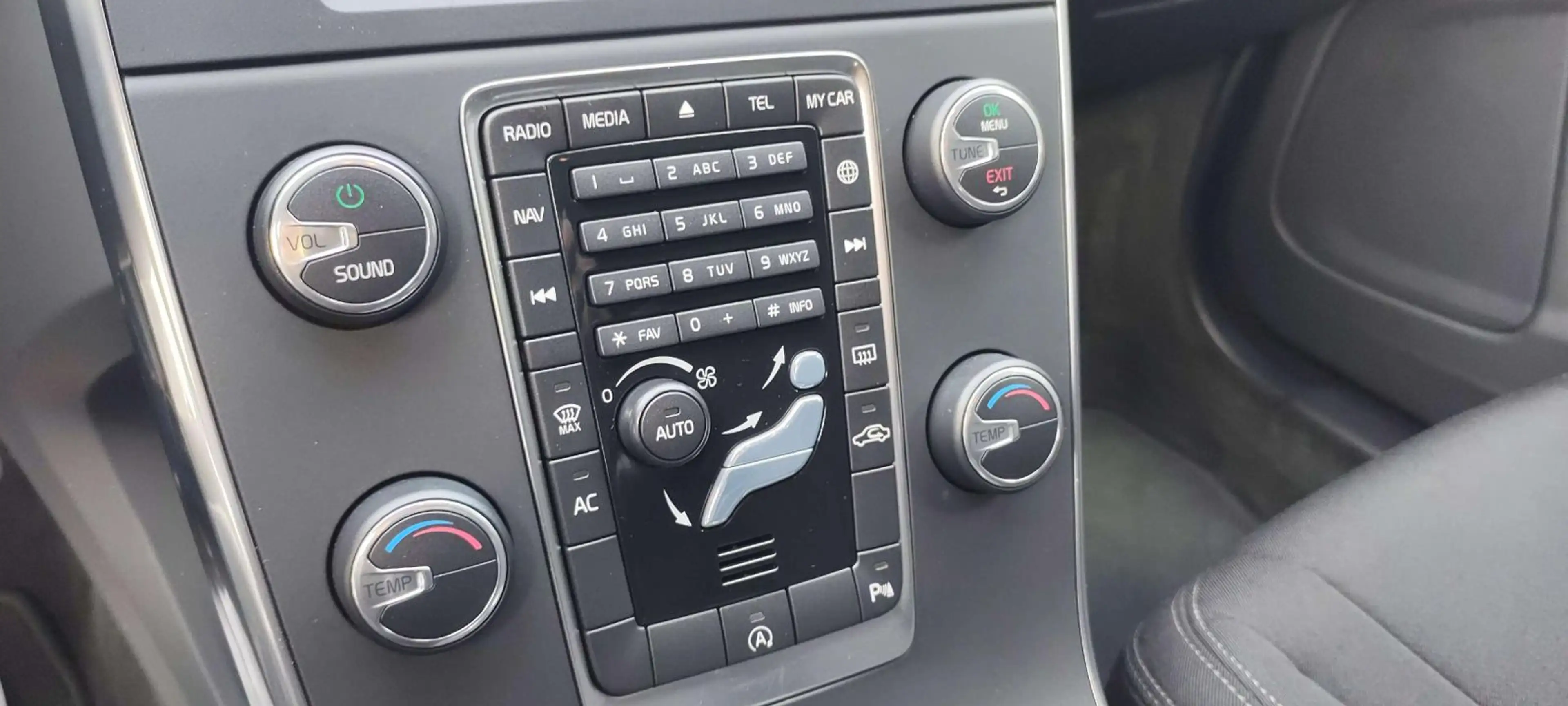 Volvo V60 Cross Country D3  Navigation  TÜV  Garantie — photo 14