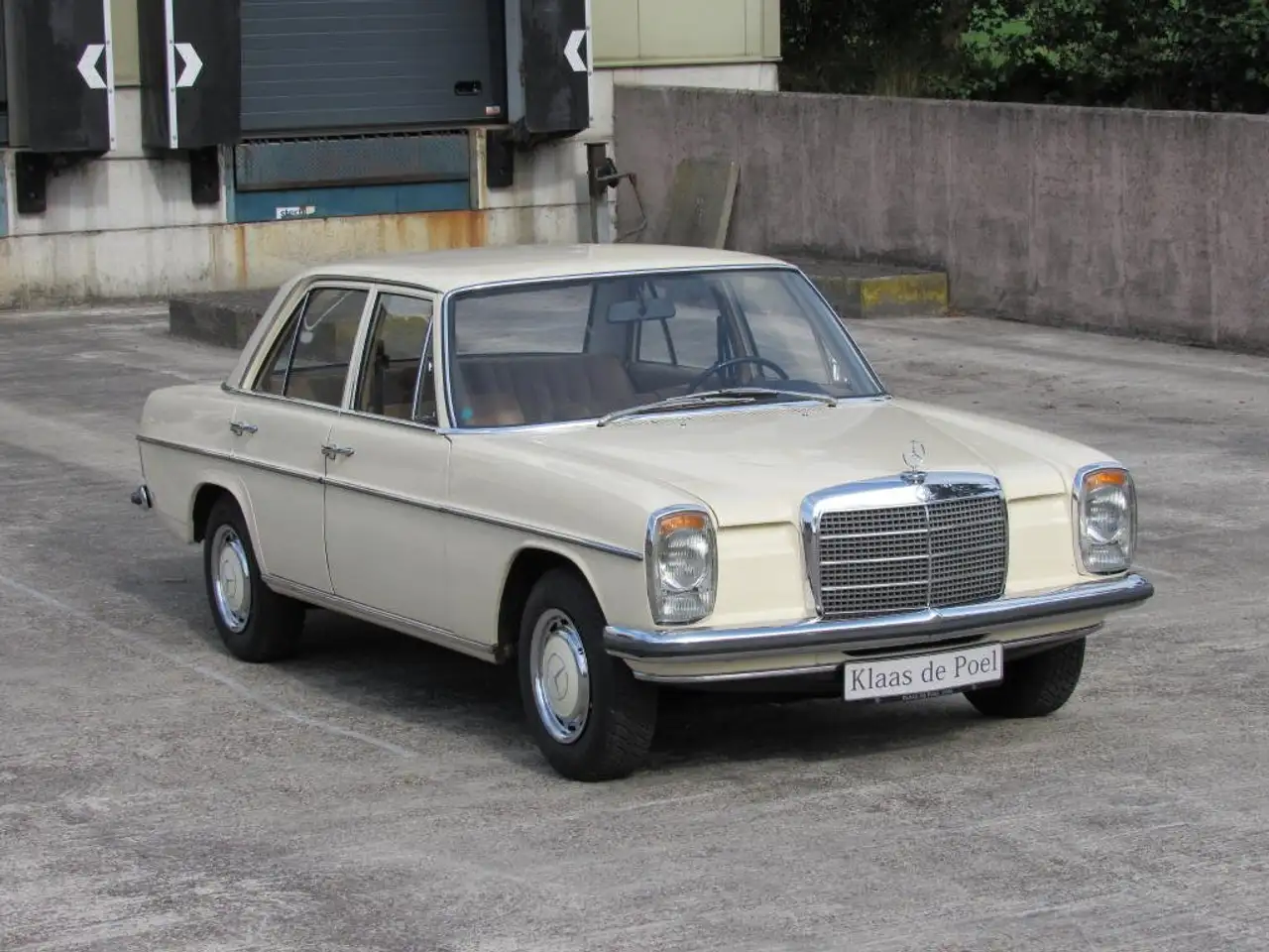 Mercedes-Benz 220 W115 - 220D /8 original 80.000 km hellelfenbein, foto 5