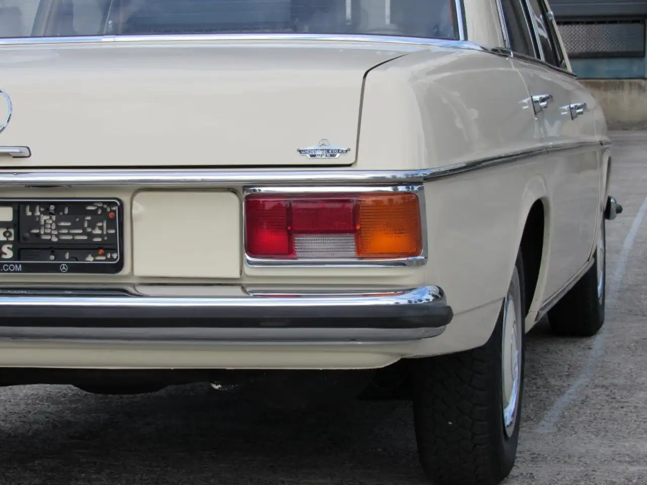 Mercedes-Benz 220 W115 - 220D /8 original 80.000 km hellelfenbein, foto 12