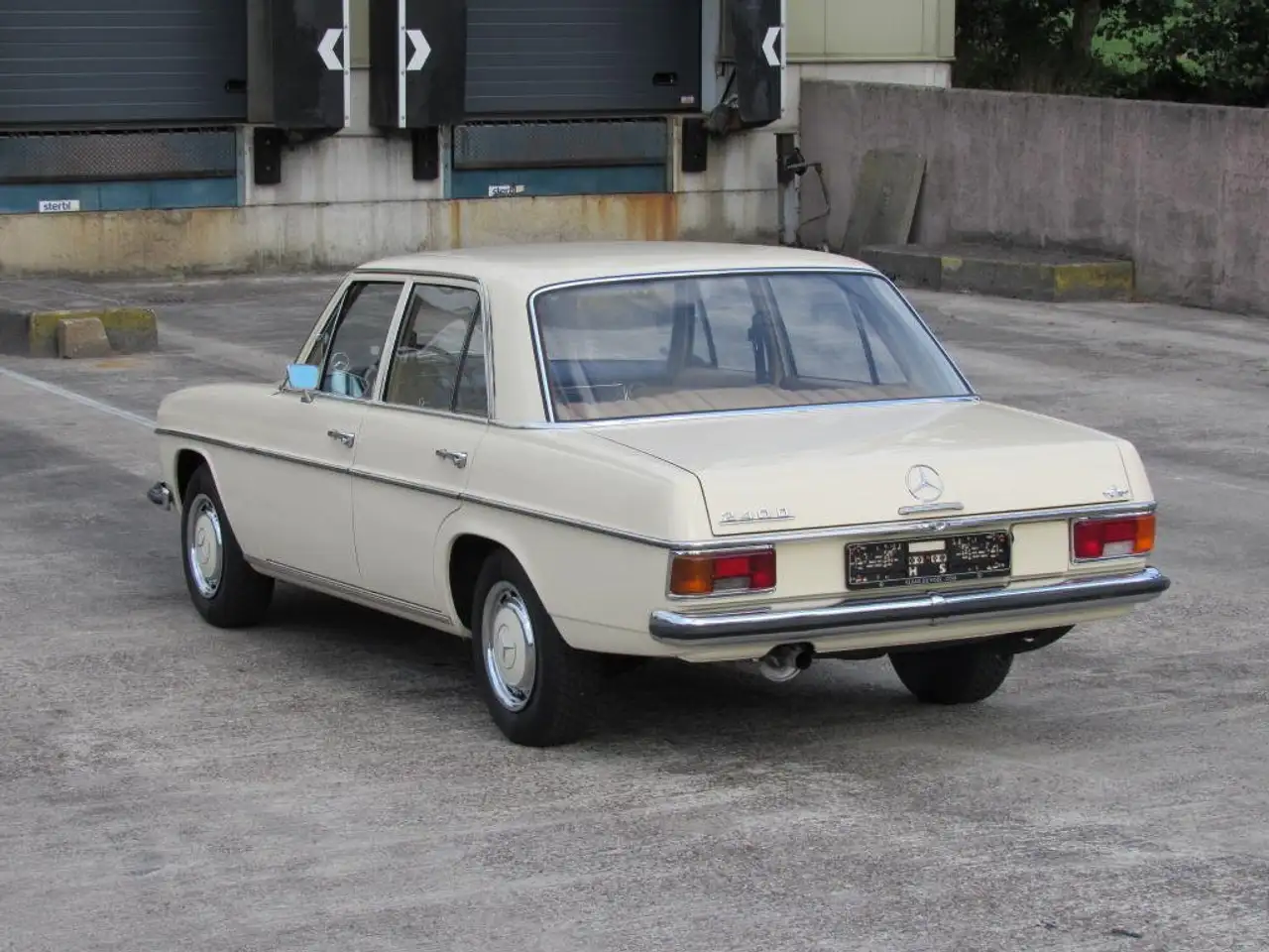 Mercedes-Benz 220 W115 - 220D /8 original 80.000 km hellelfenbein, foto 4