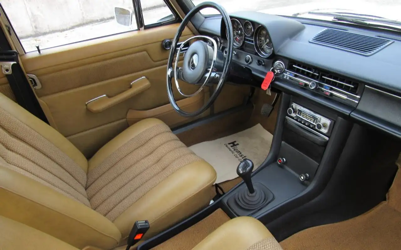 Mercedes-Benz 220 W115 - 220D /8 original 80.000 km hellelfenbein, foto 2