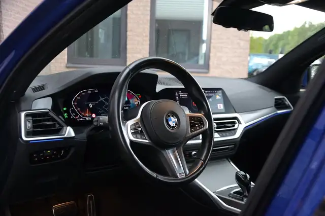 BMW 3 Series view 8