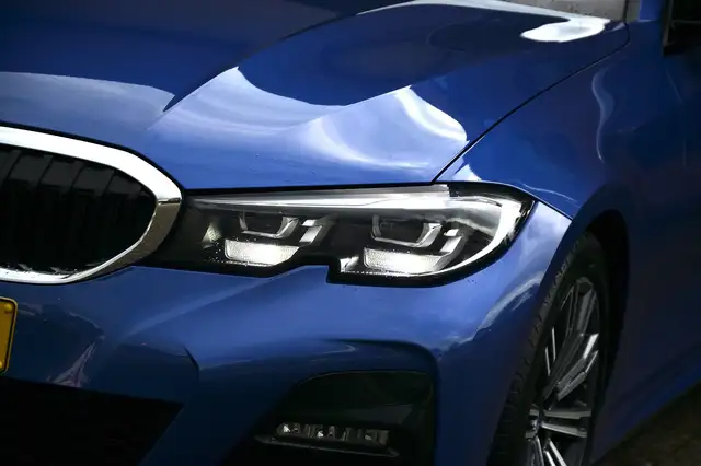 BMW 3 Series view 6