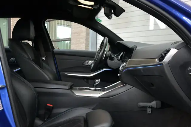 BMW 3 Series view 10