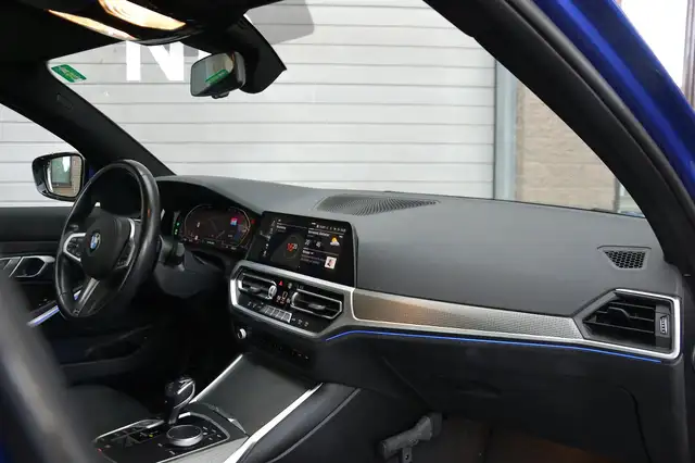 BMW 3 Series view 11