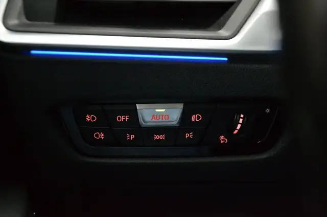 BMW 3 Series view 20