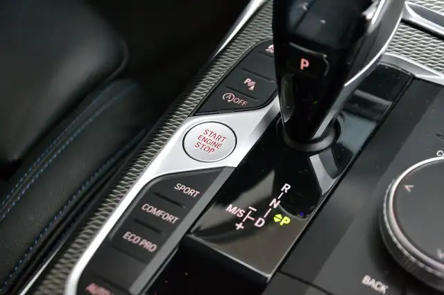 BMW 3 Series view 16