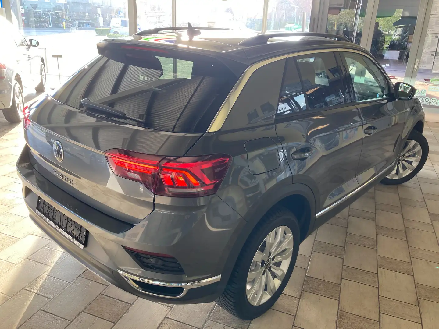 Volkswagen T-Roc AUTOMAAT -App -Leder/Stof sportzetel -Camera -Trkh Gris - 2