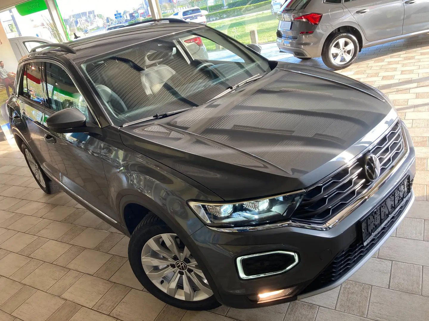 Volkswagen T-Roc AUTOMAAT -App -Leder/Stof sportzetel -Camera -Trkh Gris - 2