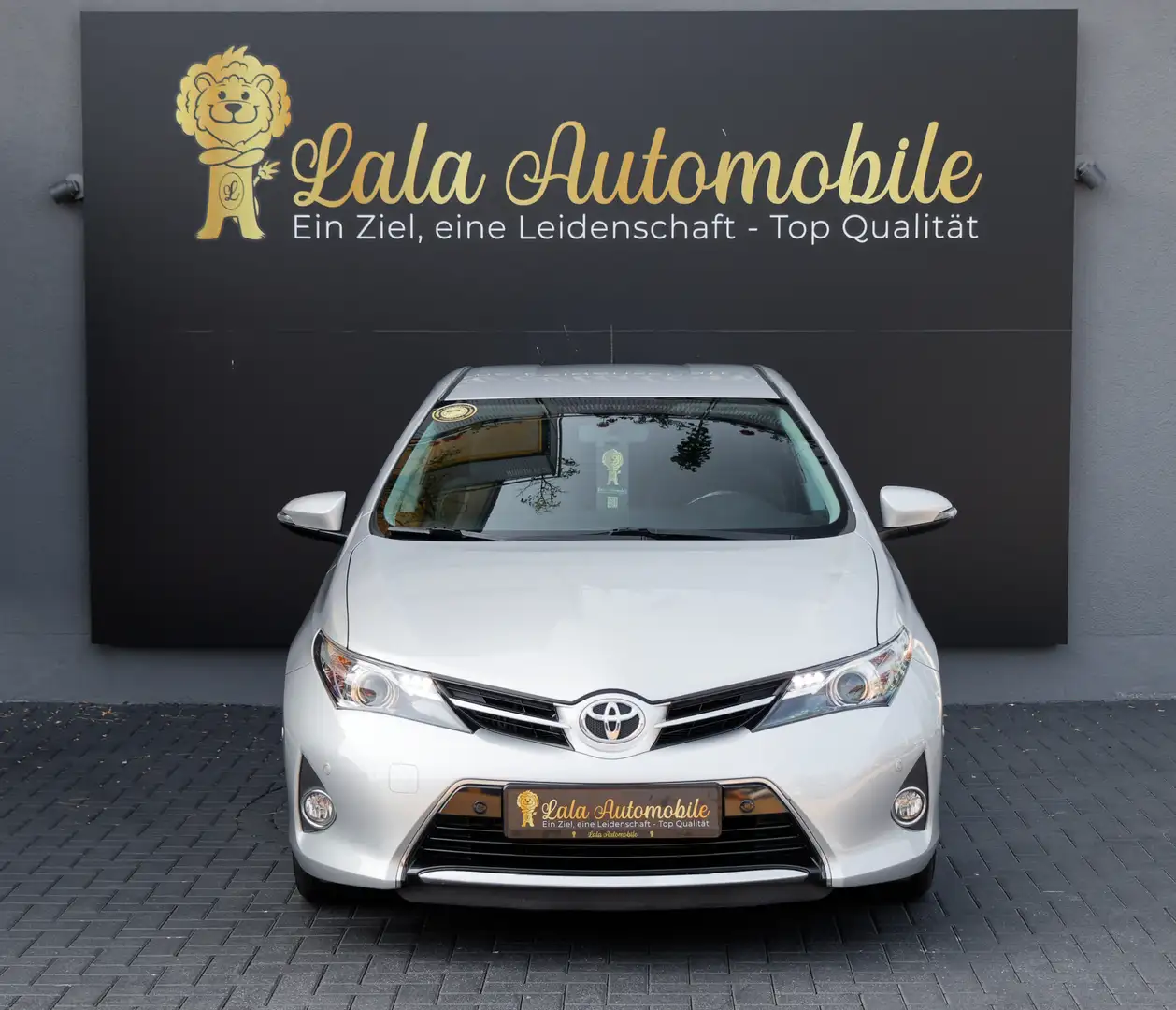 Toyota Auris Basis 1.4 KLIMA ISOFIX NAVI KAMERA ALU SHZ Silber - 2