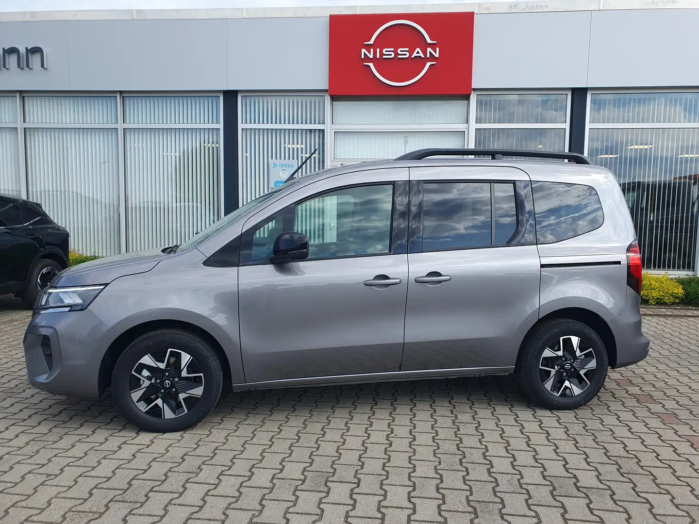 Nissan Townstar DIG-T 130 Aut. Kombi Tekna, Navi, SHZ, Leder, PDC Grigio - 2