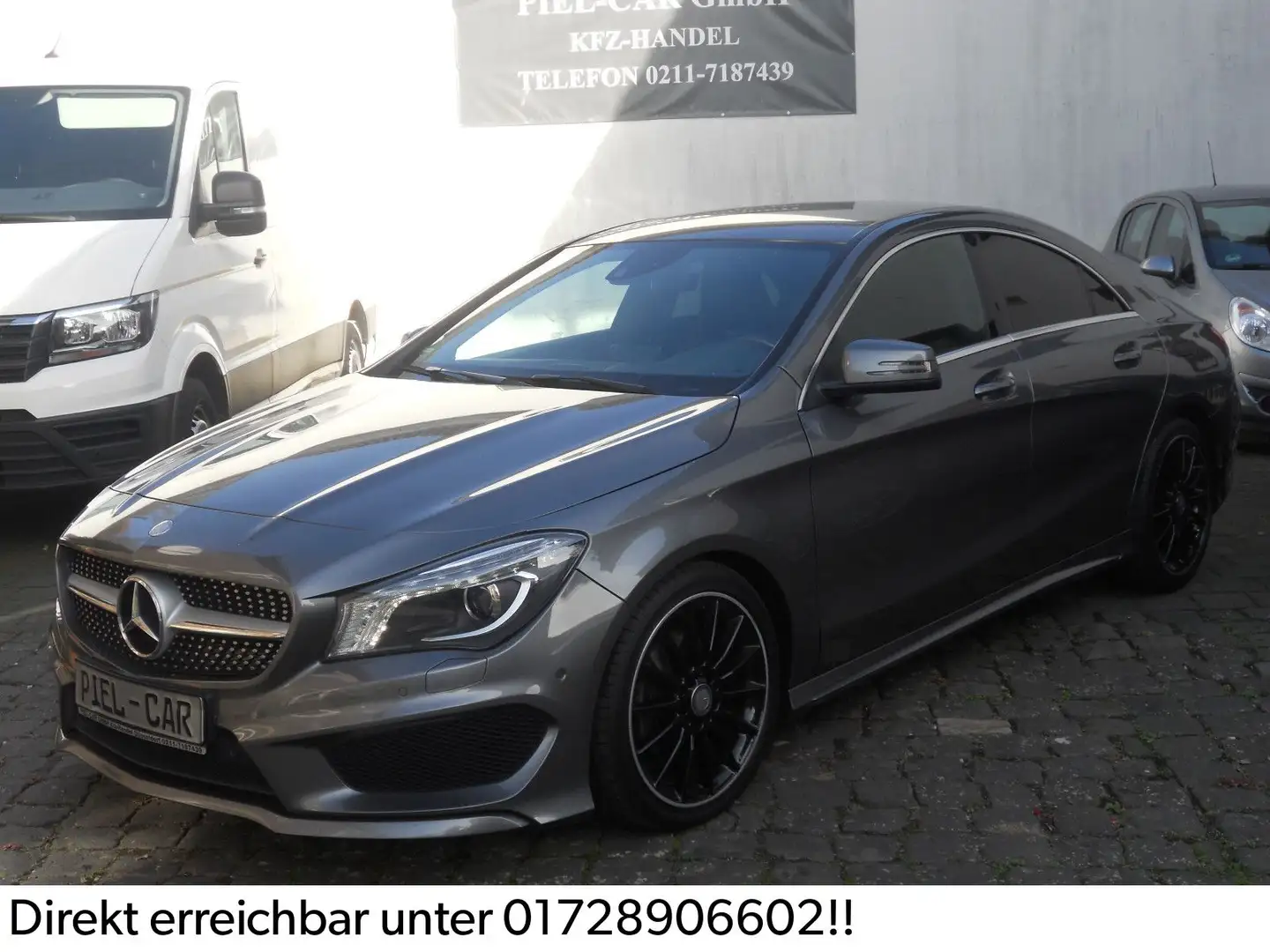 Mercedes-Benz CLA 180 AMG Line Grau - 1