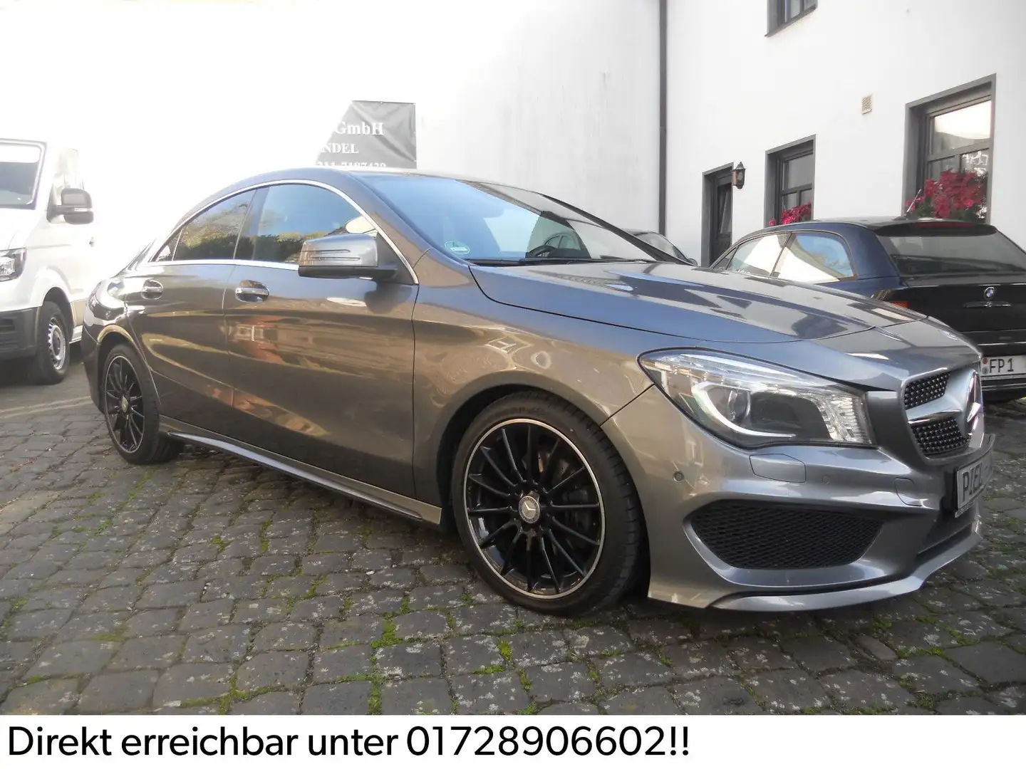 Mercedes-Benz CLA 180 AMG Line Grau - 2