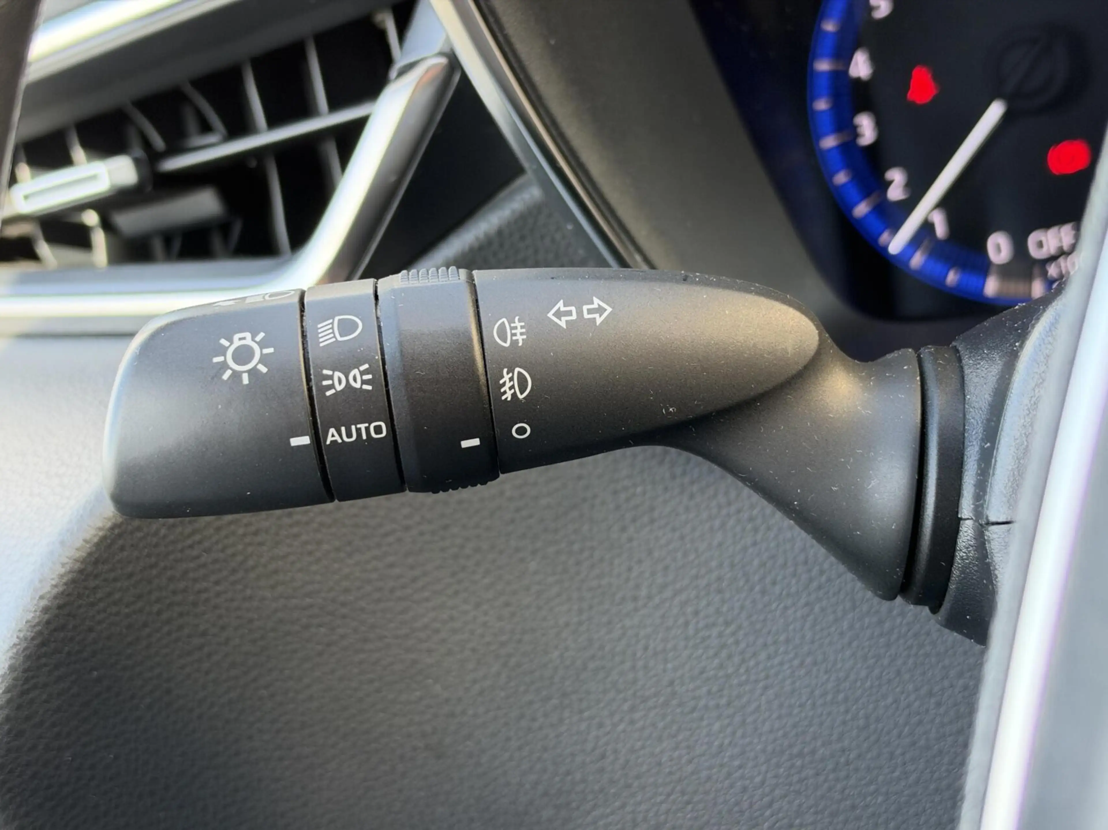 Toyota Corolla 1.8 Hybrid Dynamic|NL-Auto|Trekhaak — photo 29