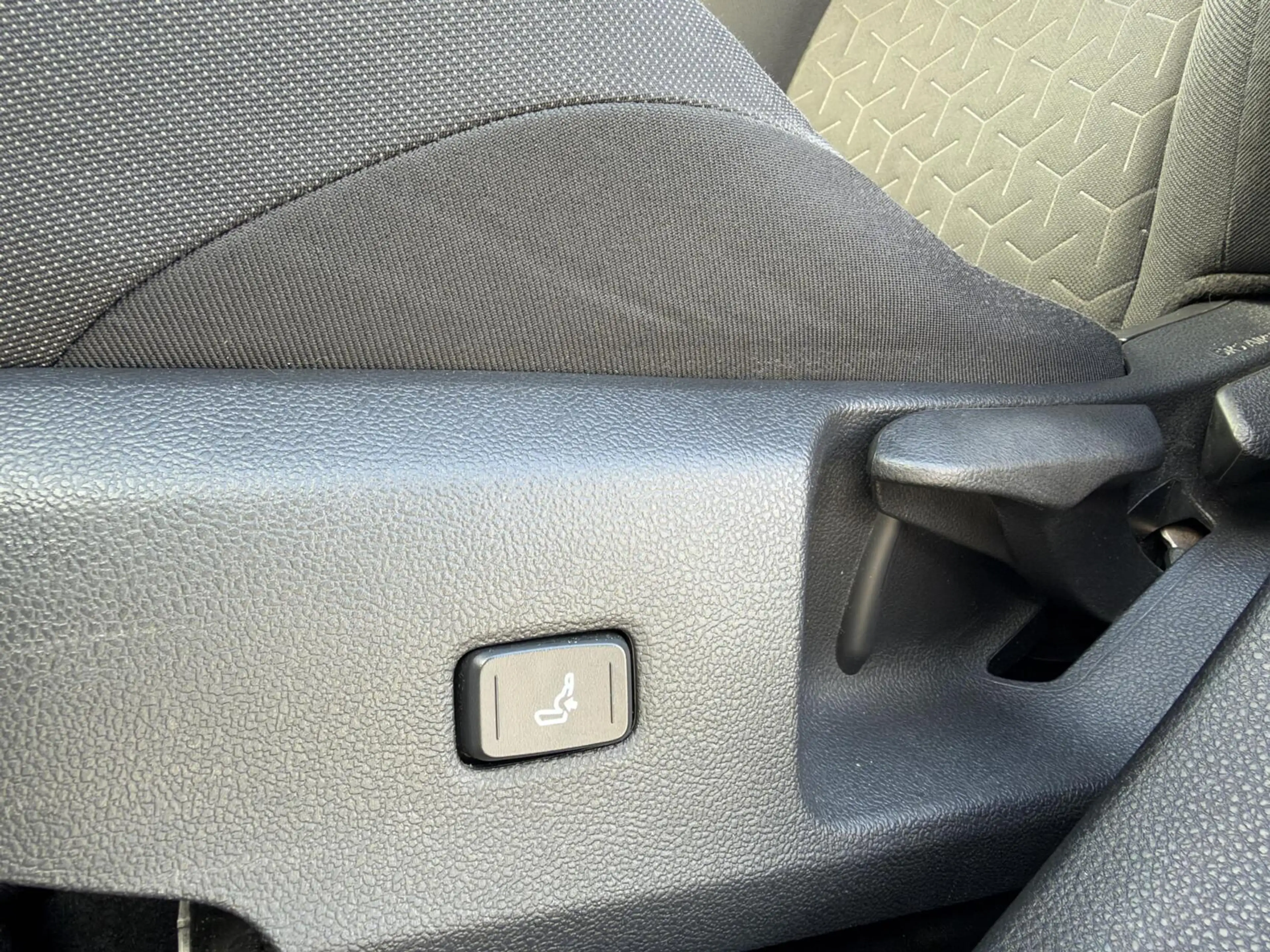 Toyota Corolla 1.8 Hybrid Dynamic|NL-Auto|Trekhaak — photo 33